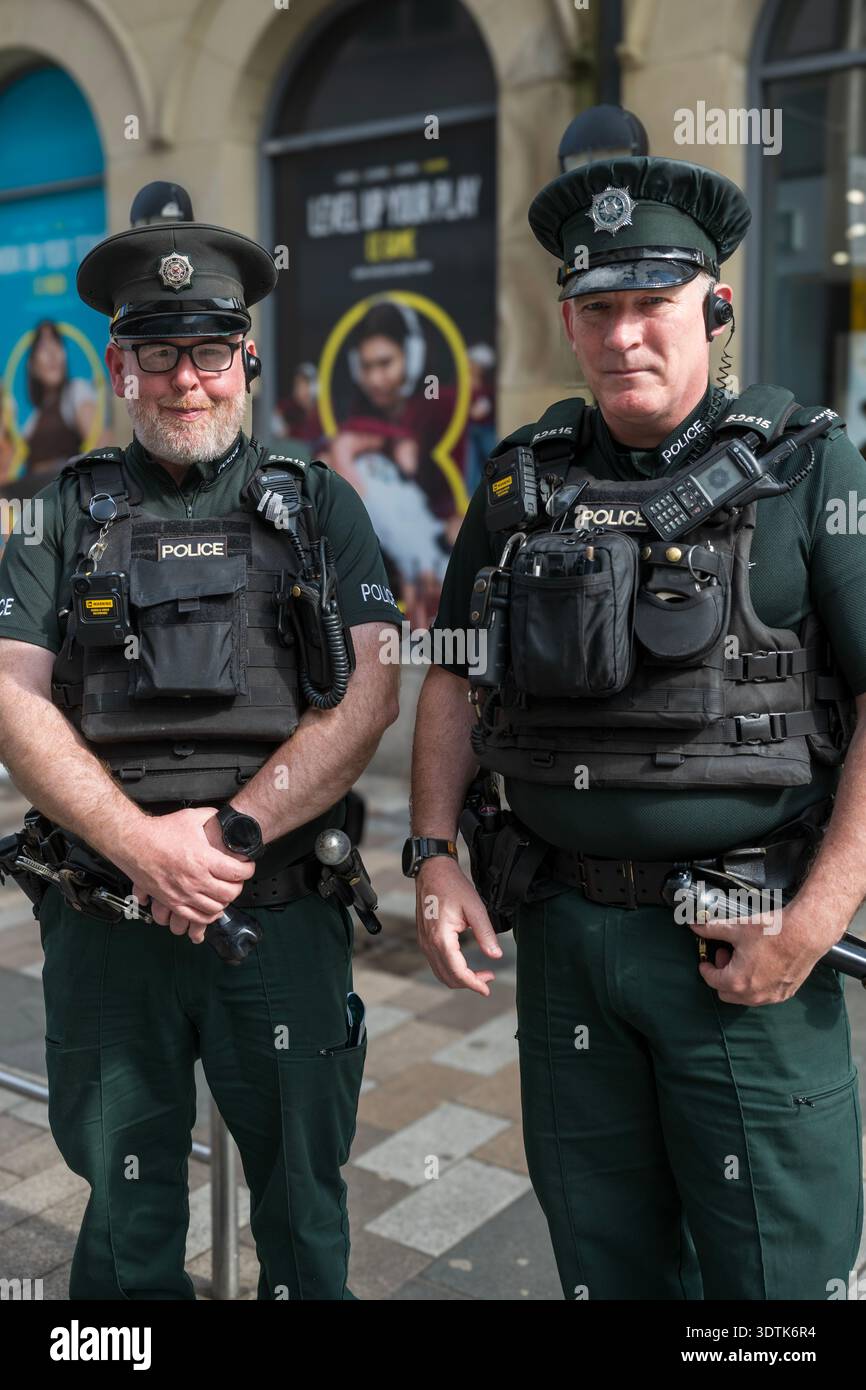 Polizeibeamte in Belfast, Mitglieder des Polizeidienstes von Nordirland (PSNI) Stockfoto