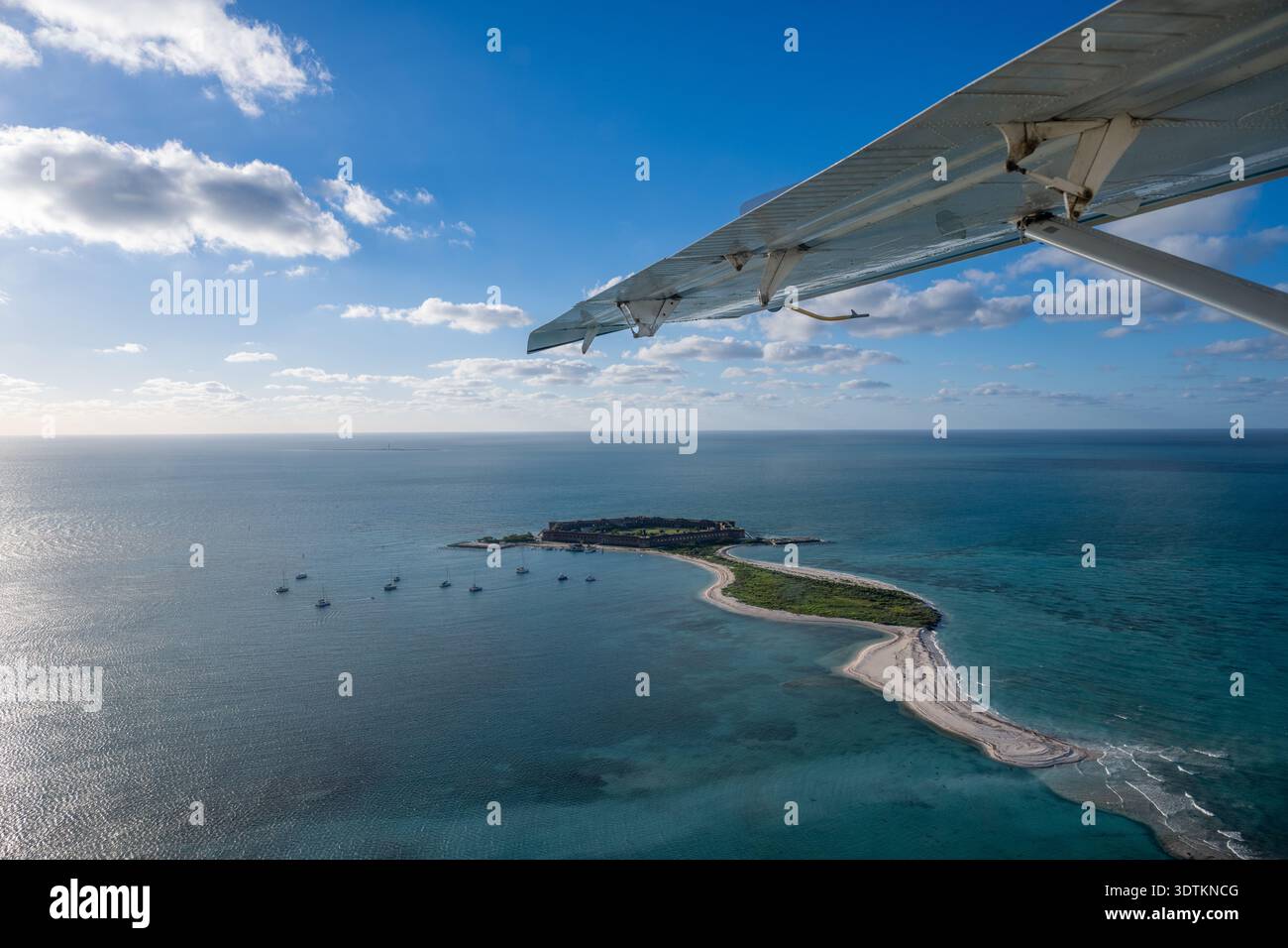 Blick auf Fort Jefferson mit dem Wasserflugzeug im Dry Tortugas National Park Stockfoto