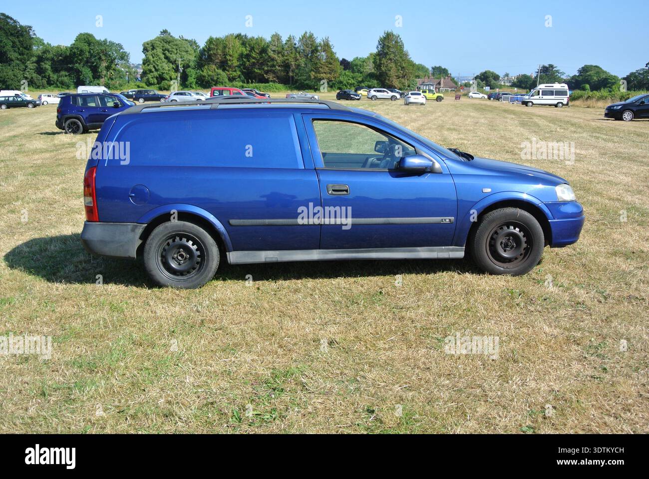 Ein Vauxhall Astra-Van aus dem Jahr 2005 parkte in Powderham, Devon, England, Großbritannien. Stockfoto