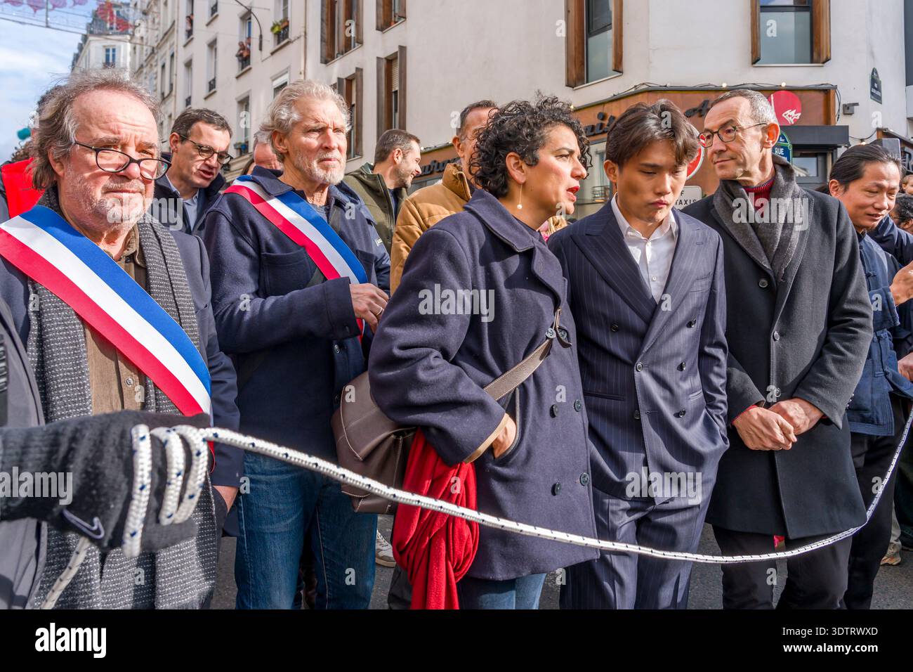 Paris, Frankreich - 02 14 2024: Chinesisches Neujahr. Blick auf den Bürgermeister von Belleville mit Beamten Stockfoto