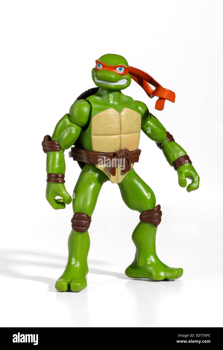 Mailand, Lombardei, Italien - 4. Februar 2026: Michelangelo-Actionfigur auf weißem Hintergrund, die Kinderunterhaltung repräsentiert Stockfoto