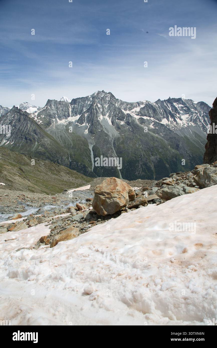 Atemberaubende Berglandschaft in Evolene, Schweiz, mit Naturschönheit. Stockfoto
