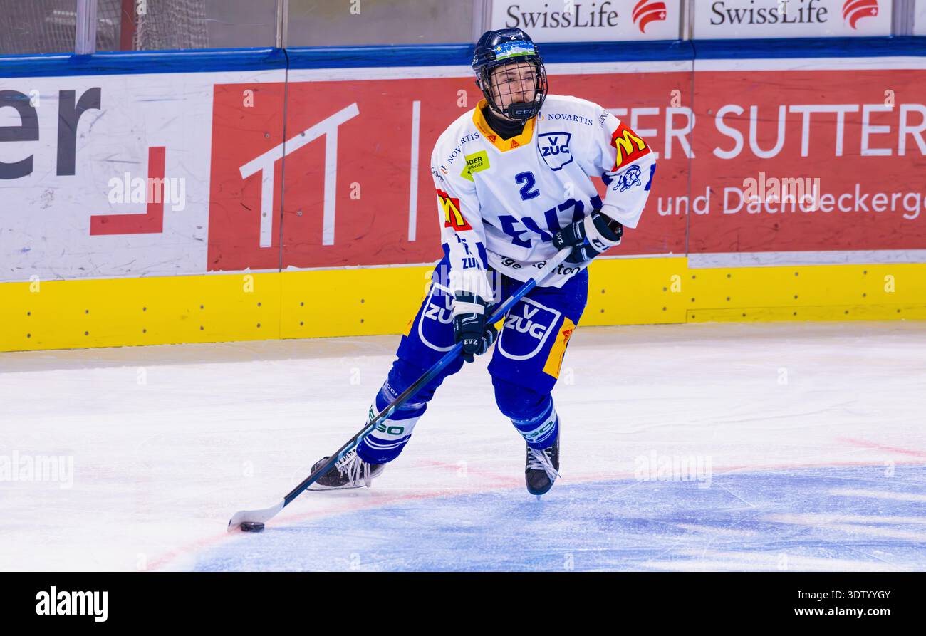 Zürich, Schweiz, 11. Februar 2026: #2 Jan Daron, Stürmer U21-Elit Team EV Zug mit dem Puck. (Foto: Andreas Haas/dieBildmanufaktur) Stockfoto
