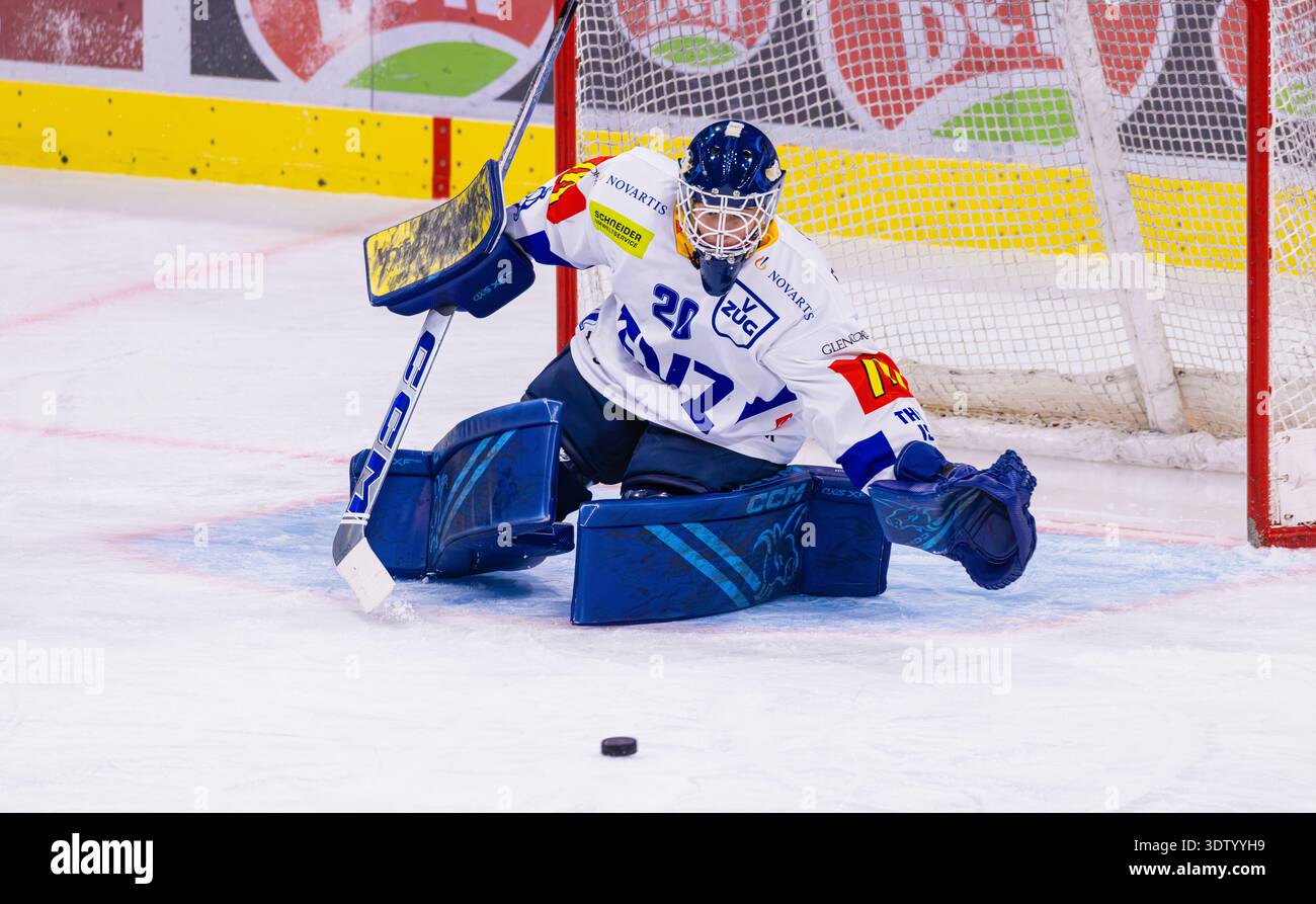 Zürich, 11. Februar 2026: #20 Nico Keller, Torhüter U21-Elit Team EV Zug hält den Puck. (Foto: Andreas Haas/dieBildmanufaktur) Stockfoto