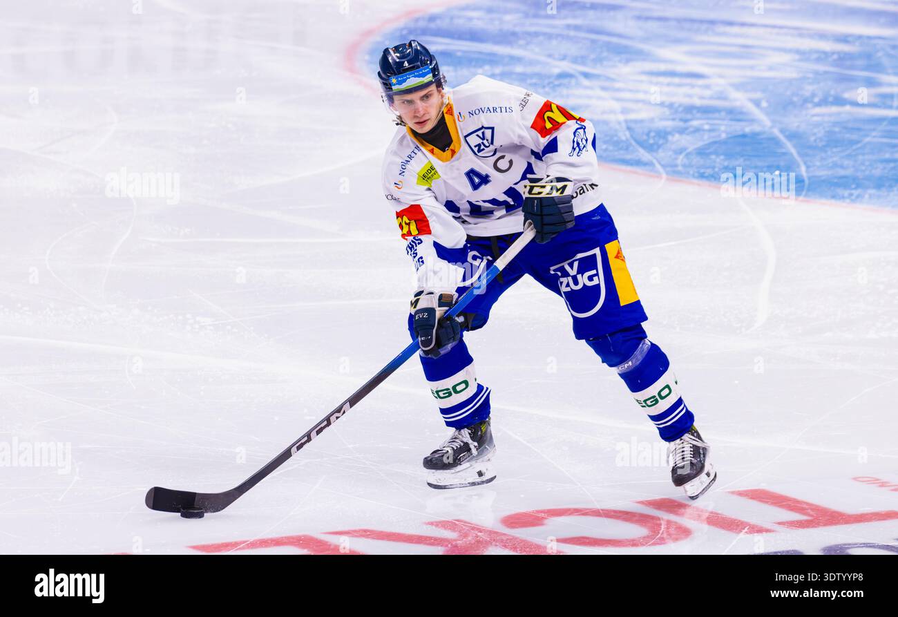Zürich, Schweiz, 11. Februar 2026: #4 Flavio Andri, Verteidiger U21-Elit Team EV Zug mit dem Puck. (Foto: Andreas Haas/dieBildmanufaktur) Stockfoto