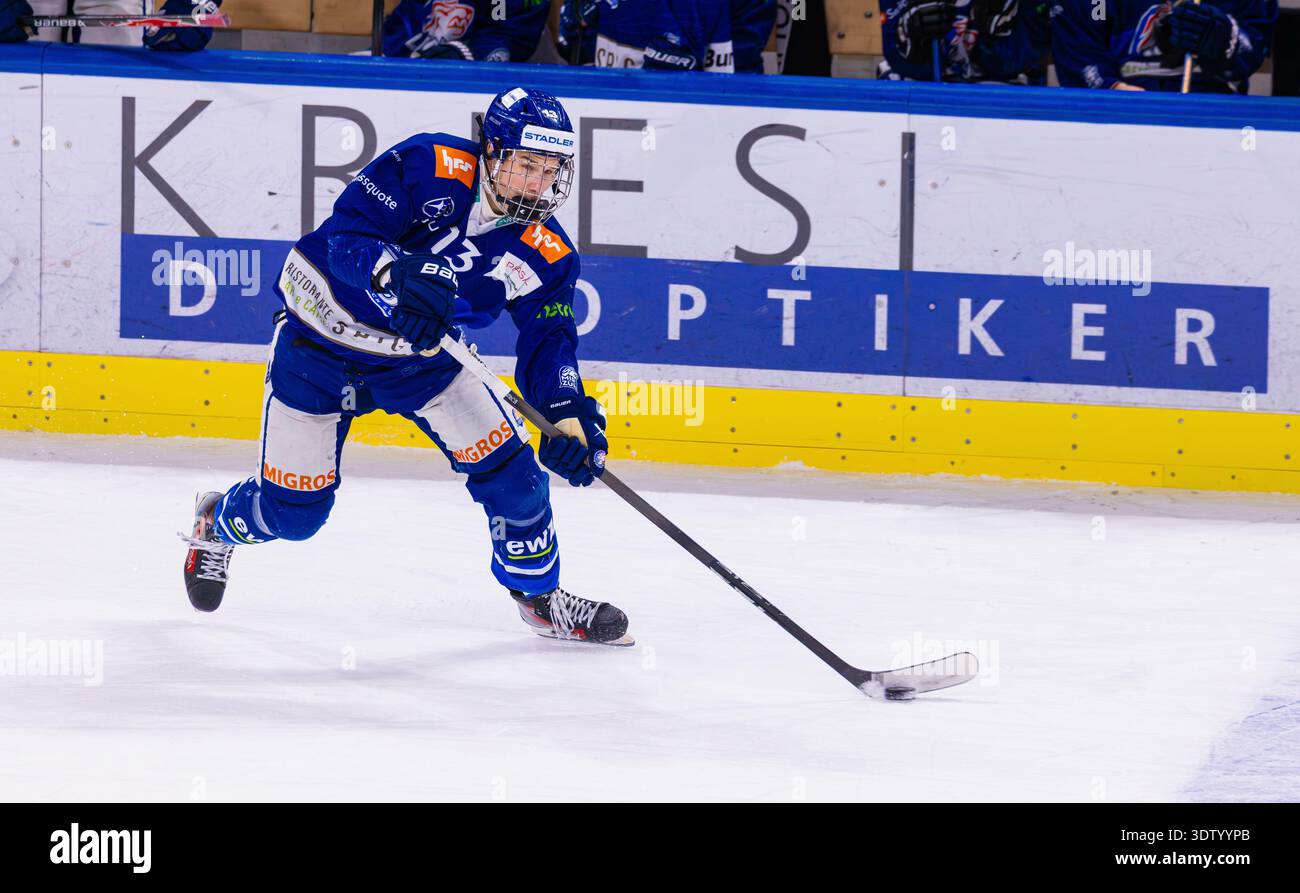Zürich, 11. Februar 2026: #13 Lennox Hirt, Verteidiger U21-Elit Team GCK Lions spielen einen Pass. (Foto: Andreas Haas/dieBildmanufaktur) Stockfoto