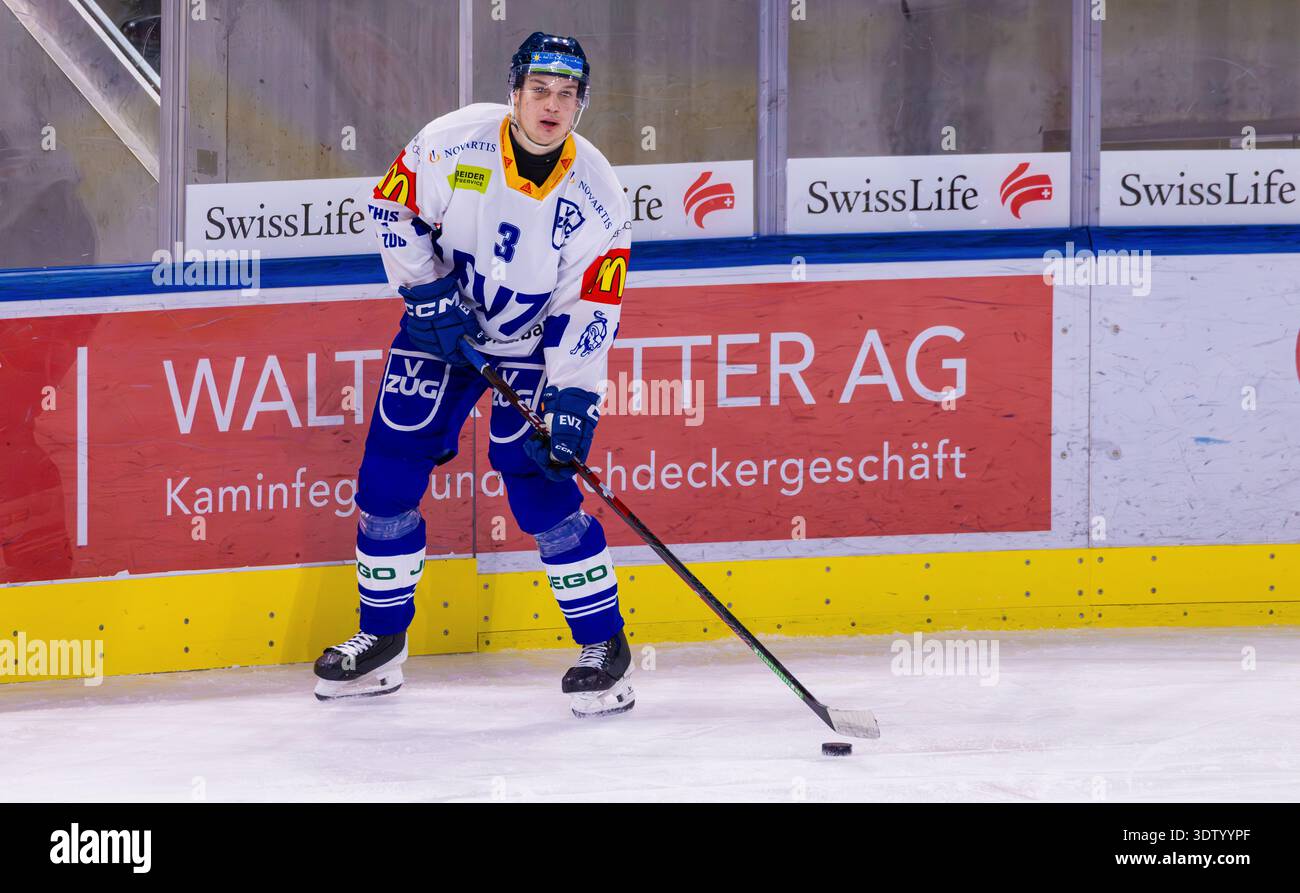 Zürich, Schweiz, 11. Februar 2026: #3 Mischa Geisser, Verteidiger U21-Elit Team EV Zug mit dem Puck. (Foto: Andreas Haas/dieBildmanufaktur) Stockfoto