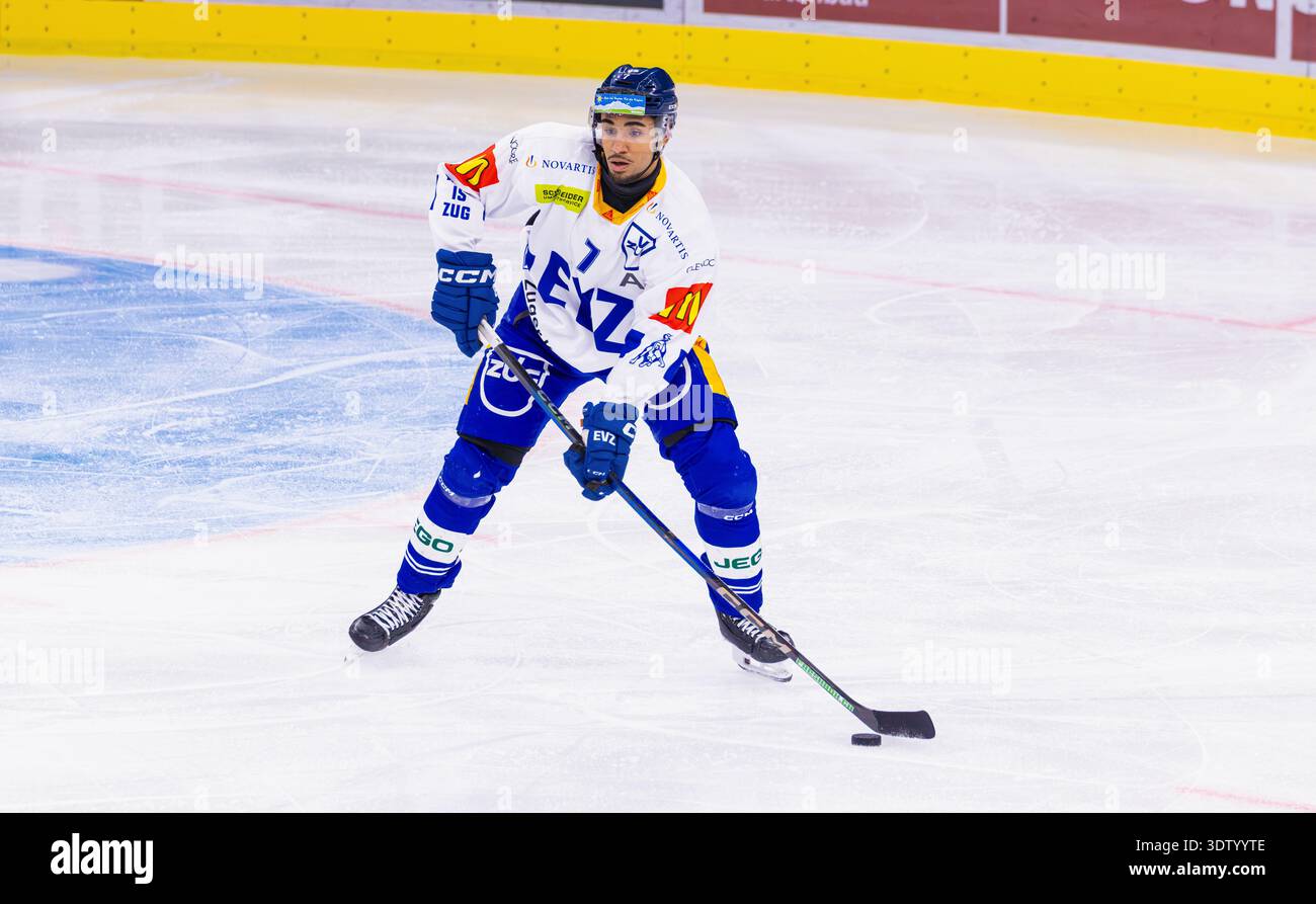 Zürich, Schweiz, 11. Februar 2026: #7 Dorian Moret, Verteidiger U21-Elit Team EV Zug mit dem Puck. (Foto: Andreas Haas/dieBildmanufaktur) Stockfoto