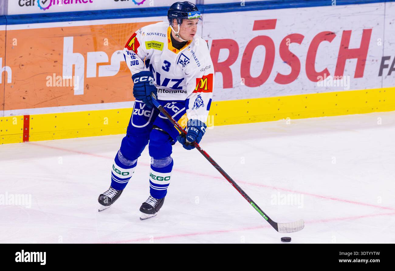 Zürich, Schweiz, 11. Februar 2026: #3 Mischa Geisser, Verteidiger U21-Elit Team EV Zug mit dem Puck. (Foto: Andreas Haas/dieBildmanufaktur) Stockfoto