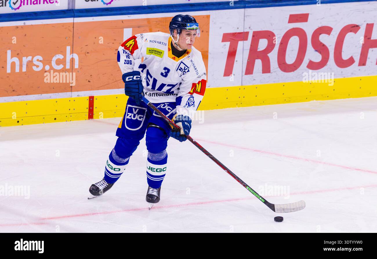 Zürich, Schweiz, 11. Februar 2026: #3 Mischa Geisser, Verteidiger U21-Elit Team EV Zug mit dem Puck. (Foto: Andreas Haas/dieBildmanufaktur) Stockfoto