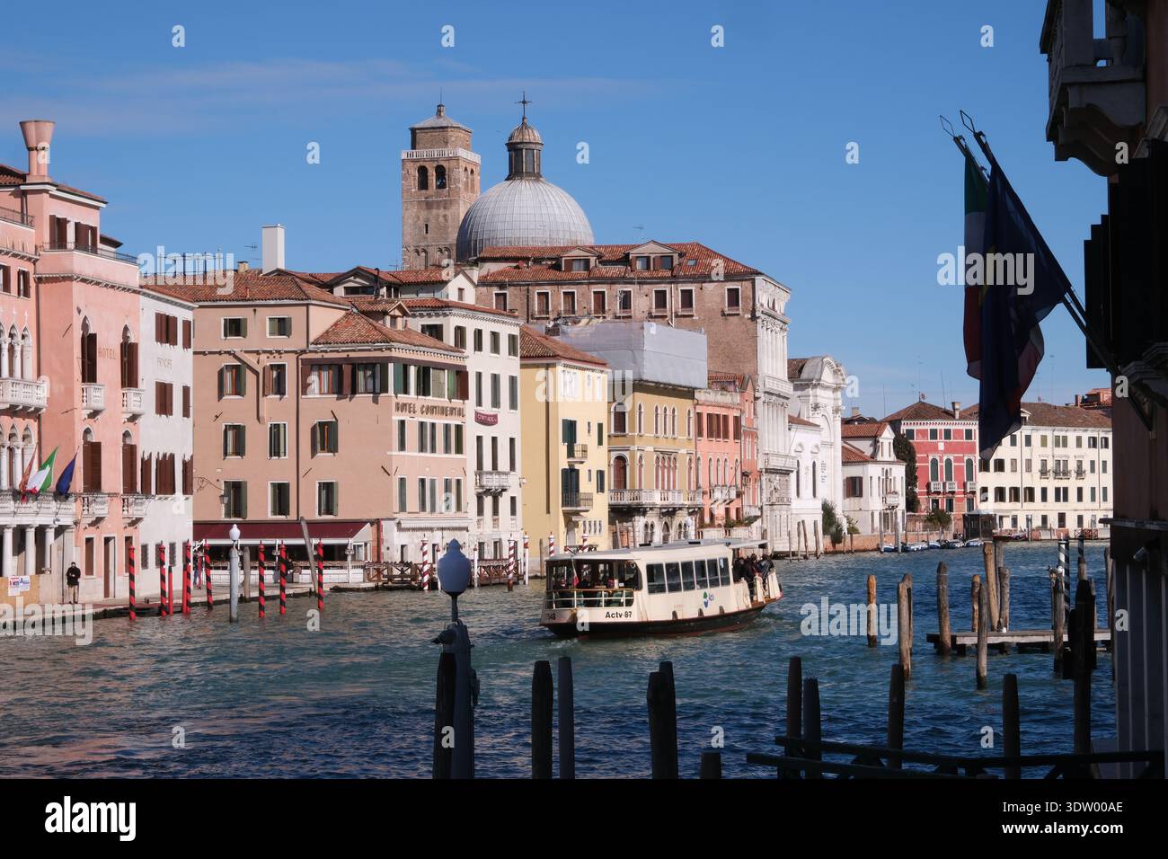 Blick auf den großen Kanal von der Ponte degli Scalzi, Venedig Italien Stockfoto
