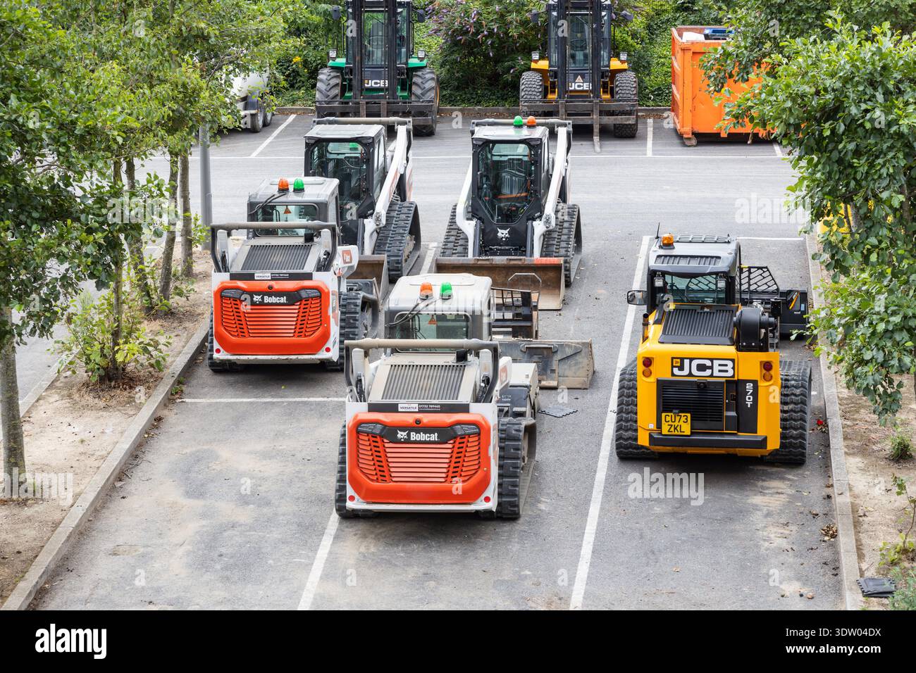 Baumaschinen bereit für die Arbeit in Los. London, UK, 14. Juli 2024 Stockfoto