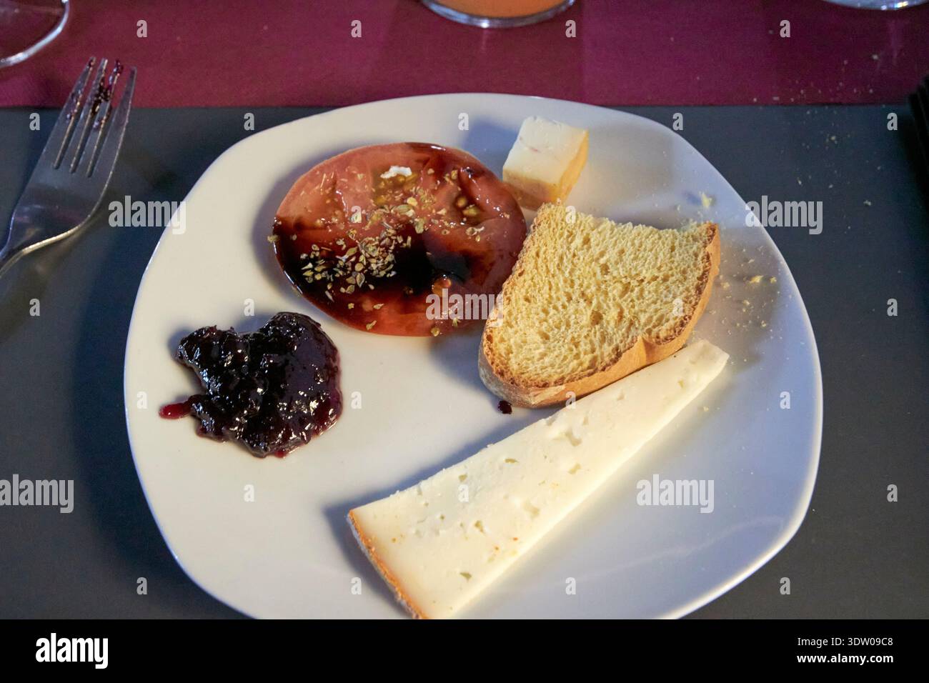 Kartoffelschwamm Brot Käse und Quittenmarmelade Teil einer kulinarischen Tour Verkostungsmenü arucas, gran canaria, kanarische Inseln, spanien Stockfoto