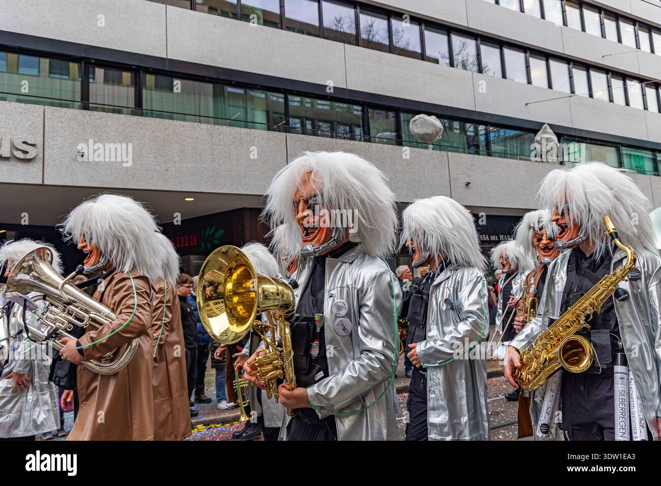 Basel, Schweiz - 23. Februar. 2026: Die Karnevalsparade in Basel. Der Basler Traditionskarneval ist seit 20 ein UNESCO-Weltkulturerbe Stockfoto
