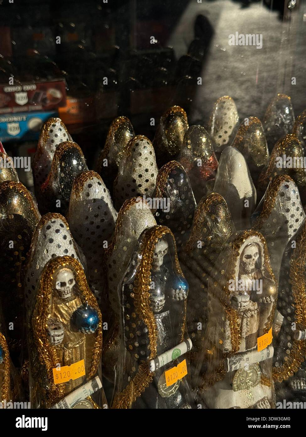 Figuren in einem Laden, Centro historico, Merida Mexico - Smartphone-aufgenommenes Stockfoto