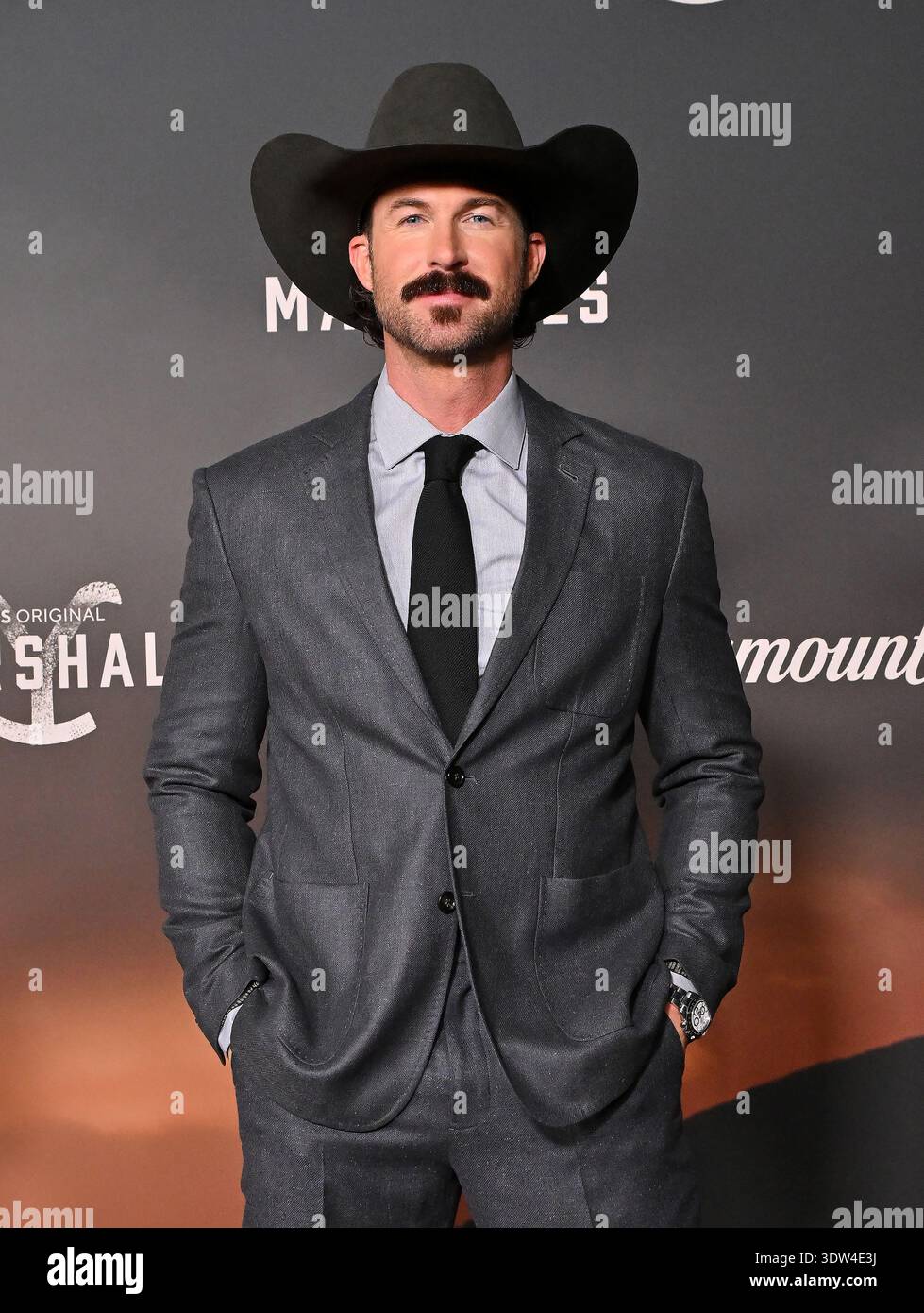 Los Angeles, USA. Februar 2026. Riley Green kam zur Premiere von CBS’s „Marshals“, die am 24. Februar 2026 im Autry Museum of the American West in Los Angeles stattfand. © Lisa OConnor/ Credit: AFF/Alamy Live News Stockfoto