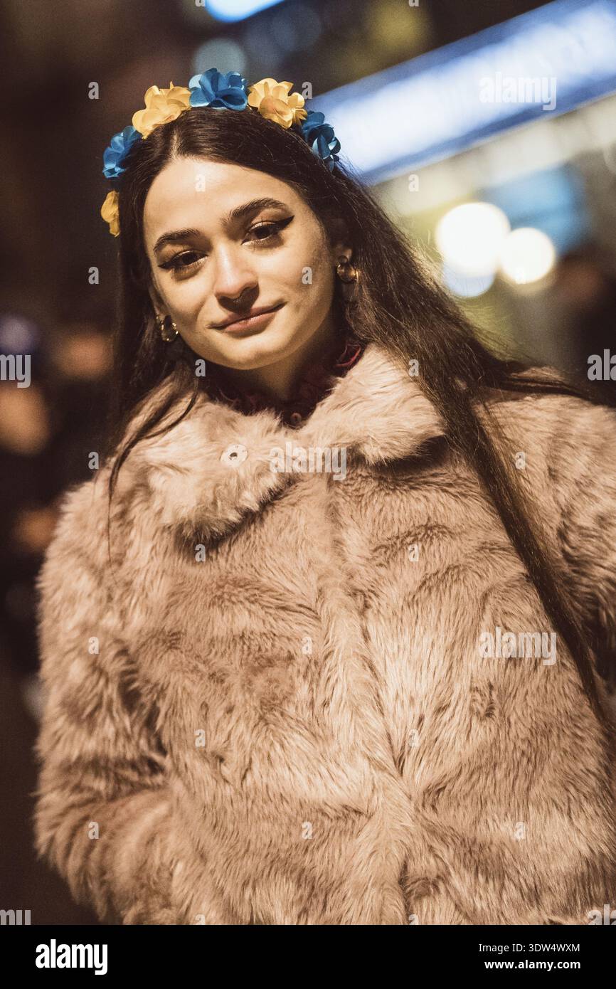 Als Teilnehmer an der Demonstration unter dem Motto für die Zukunft Europas stehen wir mit der Ukraine zusammen, die vom Vitsche-Verband zum Gedenken an die organisiert wurde Stockfoto
