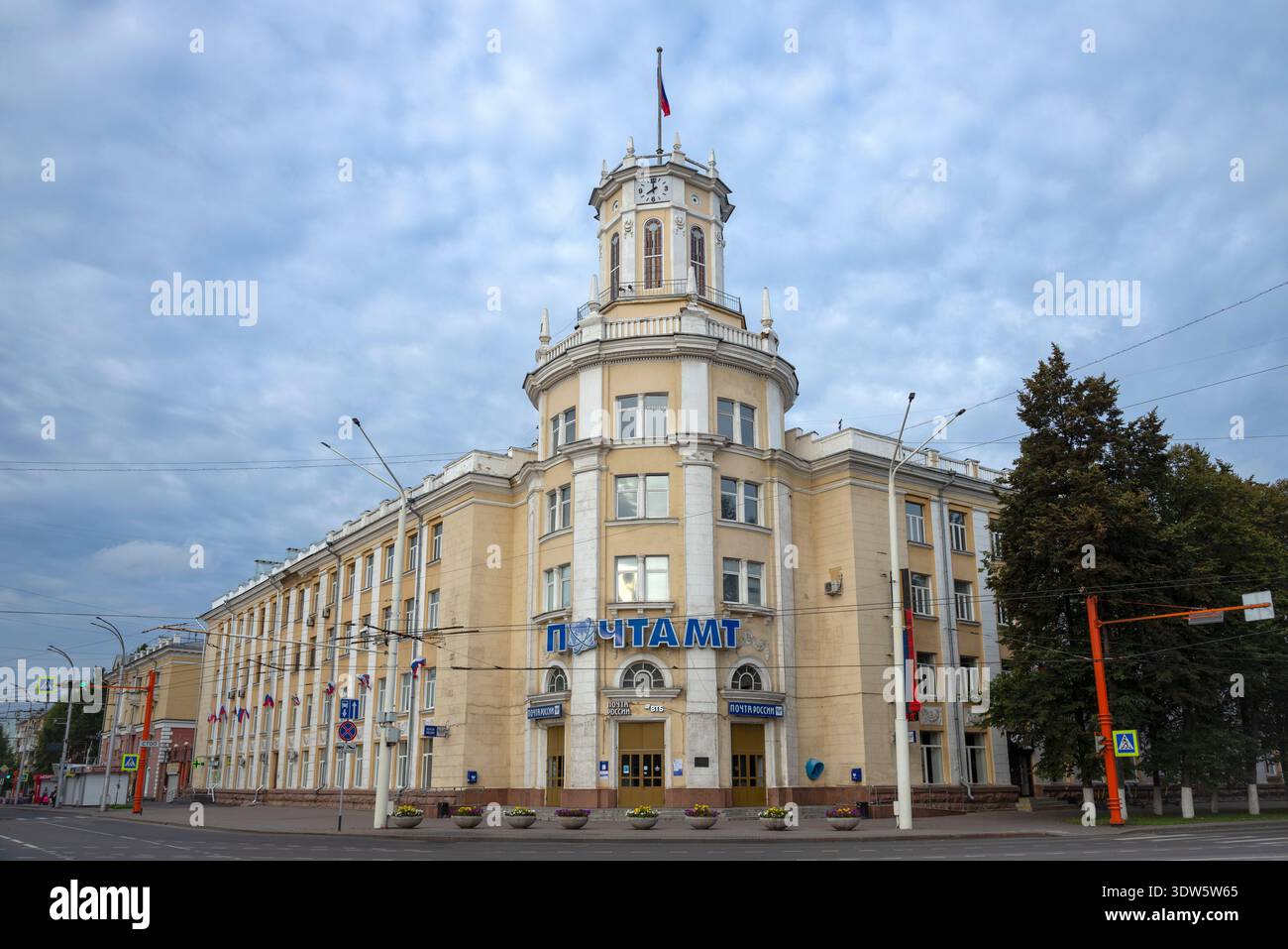 KEMEROWO, RUSSLAND - 31. AUGUST 2025: Altes Postgebäude Kemerowo Stockfoto