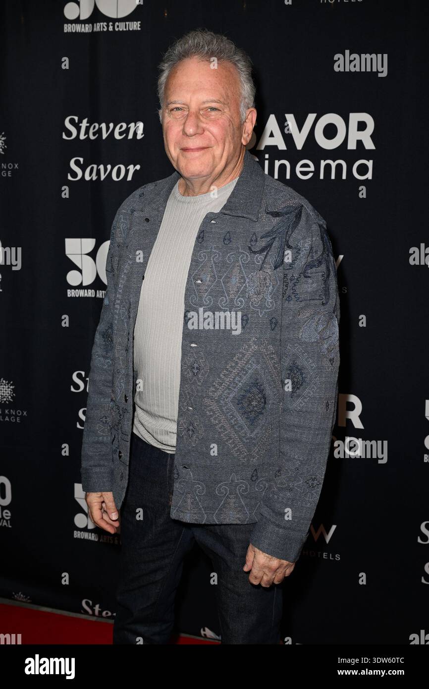 Fort Lauderdale FL, USA. Februar 2026. Paul Reiser nimmt die Problem with People Premiere während des 40. Jährlichen Fort Lauderdale International Film Festivals am 24. Februar 2026 im Savor Cinema in Fort Lauderdale, Florida, auf. Quelle: Mpi04/Media Punch/Alamy Live News Stockfoto