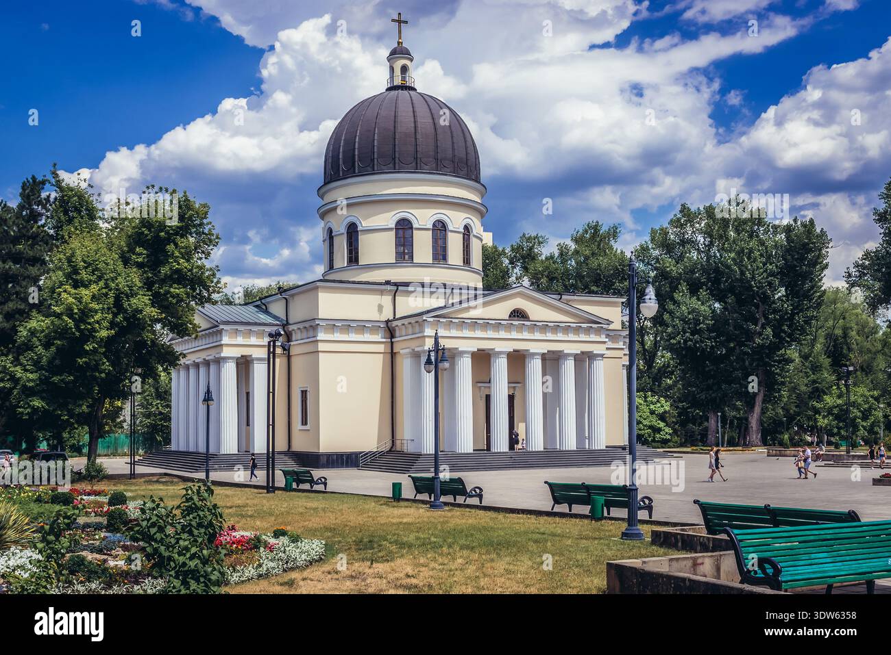 Chisinau, Moldawien - 17. Juli 2019: Die orthodoxe Christuskirche befindet sich im Dompark in Chisinau Stockfoto