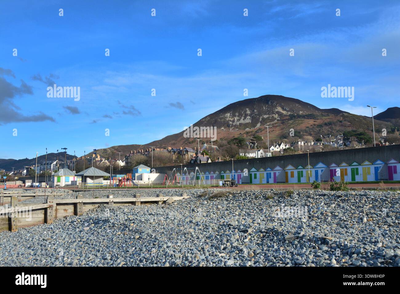 Penmaenmawr Strand im Sommer Stockfoto