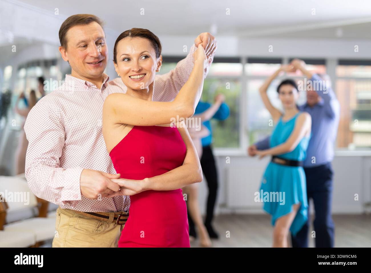 Erwachsenes Paar tanzen Stockfoto