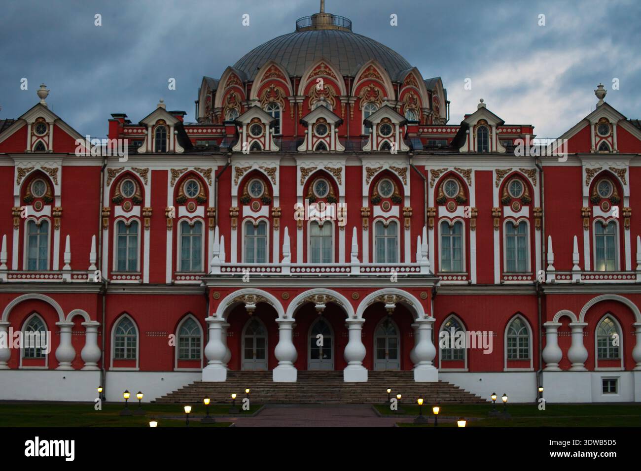 Architektonische Schönheit des historischen Gebäudes Stockfoto