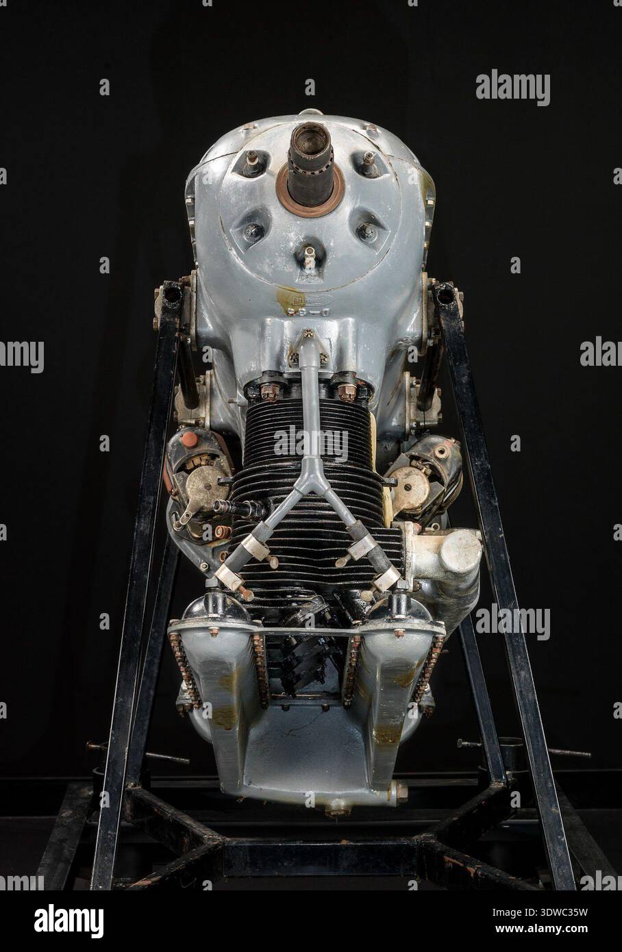 Der Martin 4-333 war ein luftgekühlter Vierzylinder-Motor, der um 1930 von der Chevrolet Brothers Aircraft Company entwickelt und als Modell D-4 bezeichnet wurde. Er produzierte 120 PS bei 2.100 U/min aus 5,47 Litern Hubraum mit 114 mm Bohrung und 133 mm Hub und einem Gewicht von 120 kg. Ein Travel Air-Flugzeug, das diesen Motor verwendet, gewann seine Klasse bei den Cleveland National Air Races 1930. Das Archivbild dokumentiert die Engine. Stockfoto