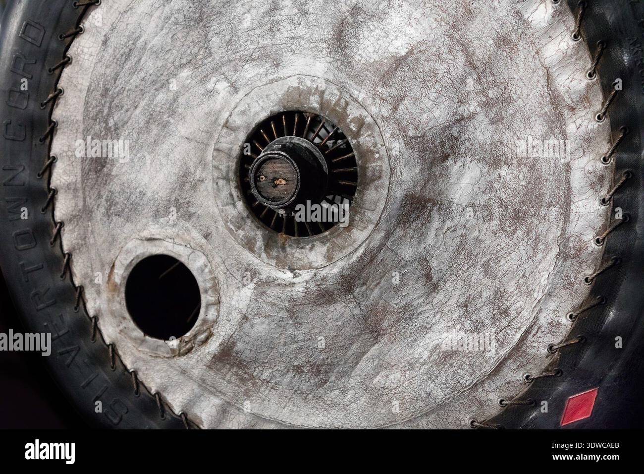 Ryan NYP Spirit of St. Louis (1927) war ein Langstreckenflugzeug, das von Ryan Airlines für Charles A. Lindberghs transatlantischen Solo-Flug gebaut wurde. Der von Donald A. Hall entworfene Motor wurde mit einem 223 ps starken Wright J-5C Radialmotor und einer vergrößerten Kraftstoffkapazität vor dem Cockpit ausgestattet. Das Archivfoto dokumentiert die mit Streben besetzte Hochflügelkonfiguration und die Außenausstattung, die mit Lindberghs 1927 Betrieb in Verbindung gebracht wurde. Stockfoto