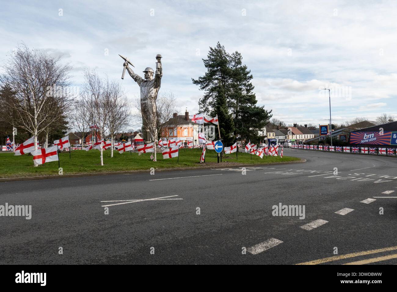 Erhöhen Sie die Farben, übermäßige Verwendung von Flaggen Sicherheitsbedenken auf Tin man Island, Brownhills Stockfoto