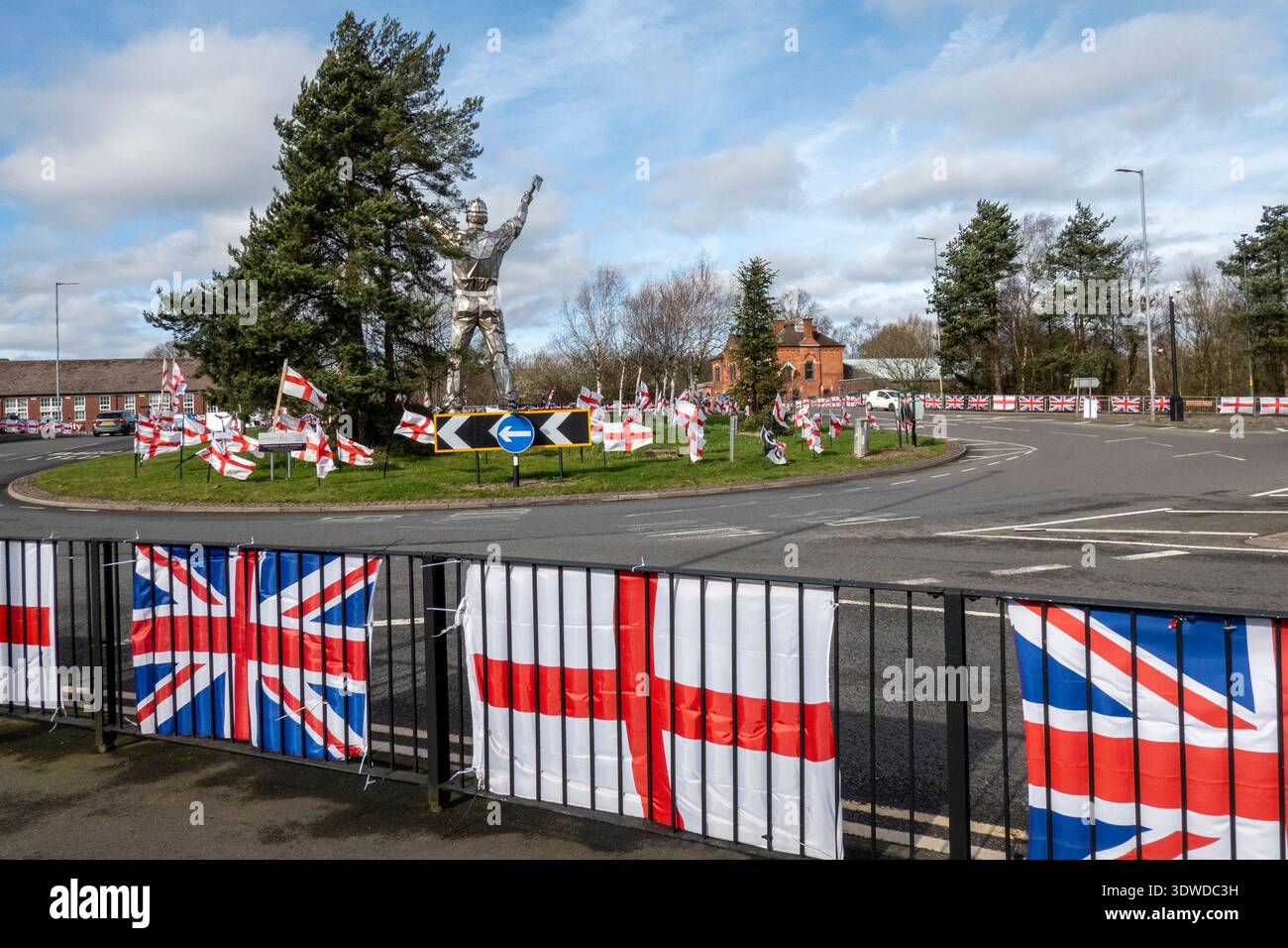 Erhöhen Sie die Farben, übermäßige Verwendung von Flaggen Sicherheitsbedenken auf Tin man Island, Brownhills Stockfoto