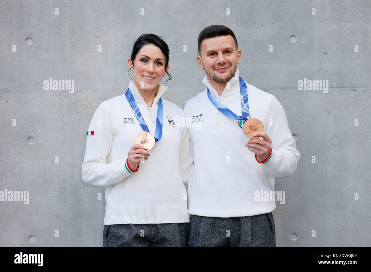 MAILAND, ITALIEN - 26. FEBRUAR: Charlene Guignard, Marco Fabbri posiert beim Fotocall vor dem Laufsteg der Emporio Armani Show während der Mailänder Fashion Week - Damenmode Herbst/Winter 2026/2027 am 26. Februar 2026 in Mailand. Foto: Marco Piovanotto/Abacapress.com Credit: Abaca Press/Alamy Live News Stockfoto