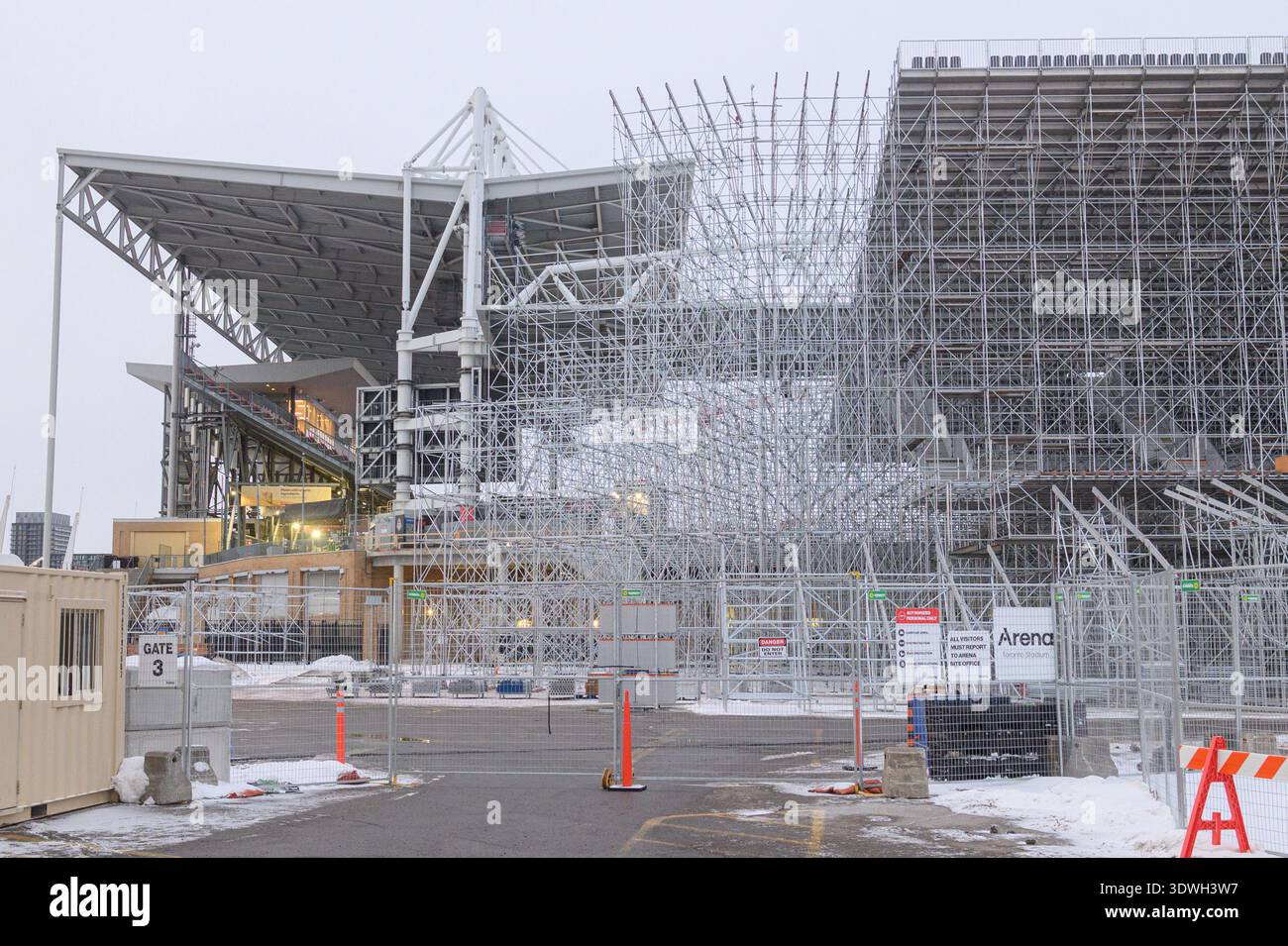 Toronto, ON, Kanada - 20. Februar 2026: Gerüste und temporäre Sitzstrukturen rund um das BMO-Feld während der Renovierung und Erweiterung für Th Stockfoto
