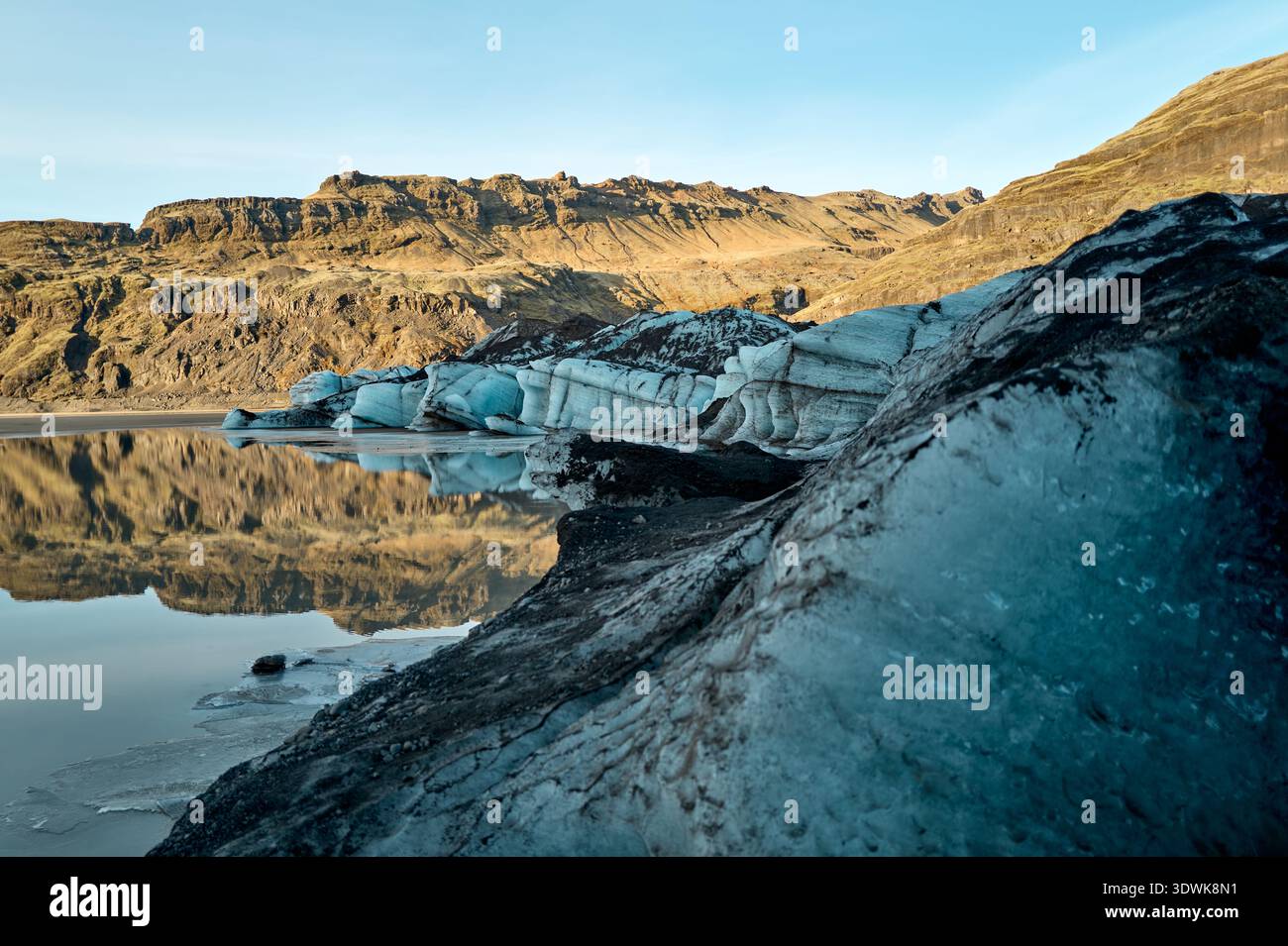 Sólheimajökull Gletscher schmilzt in einer Lagune in island Stockfoto