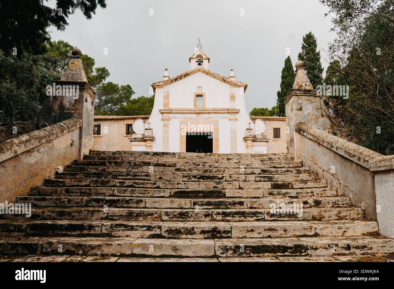 Eglésia del Calvari über den Steintreppen in Pollenca, Mallorca Stockfoto