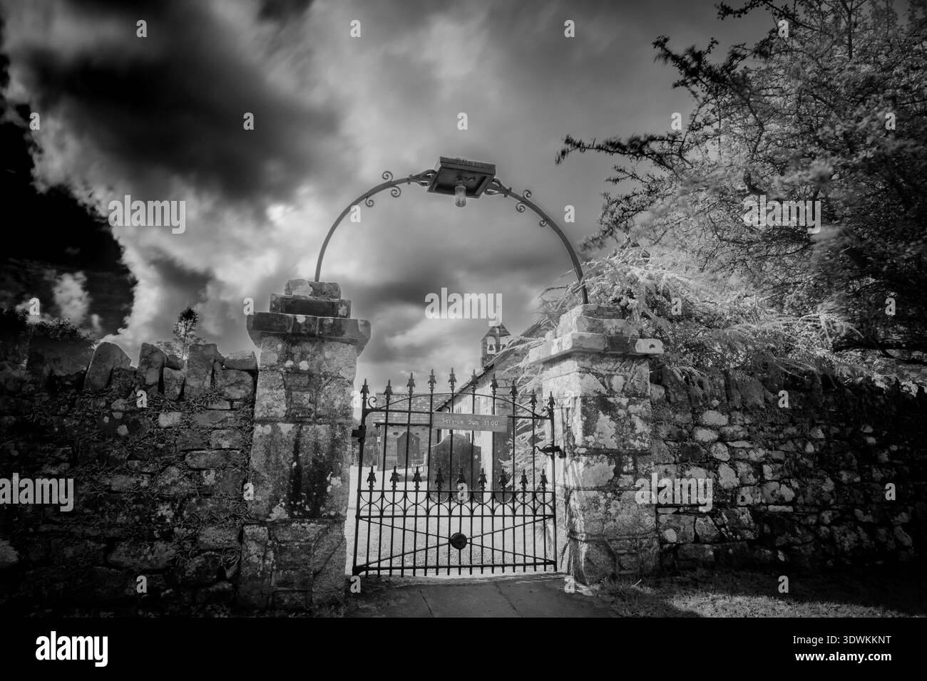 St. Katharina Eingang durch Tor und Steinmauer Stockfoto