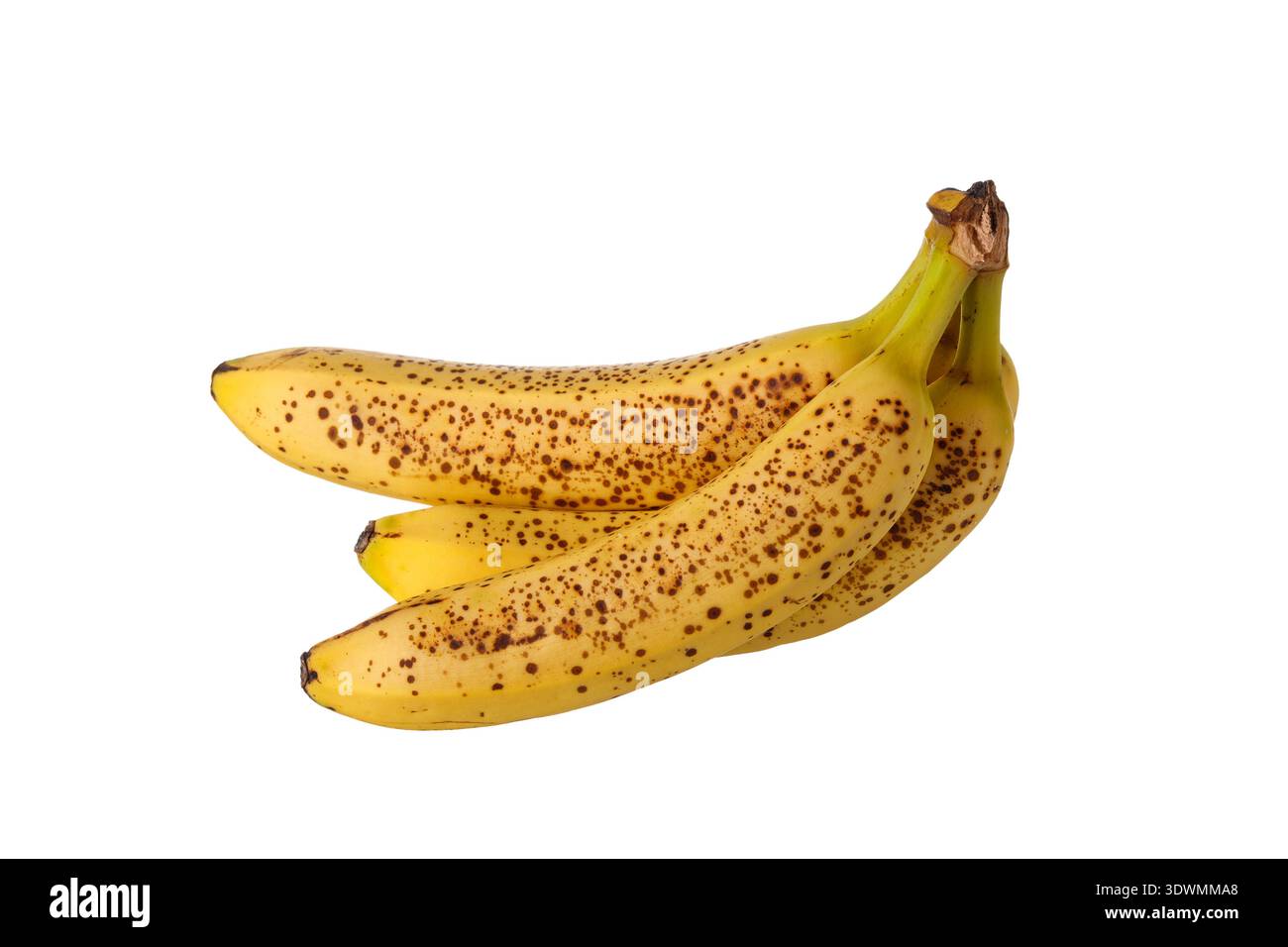 Ein Haufen gelber reifer Bananen mit dunkelbraunen Flecken isoliert auf weißem Hintergrund. Stockfoto