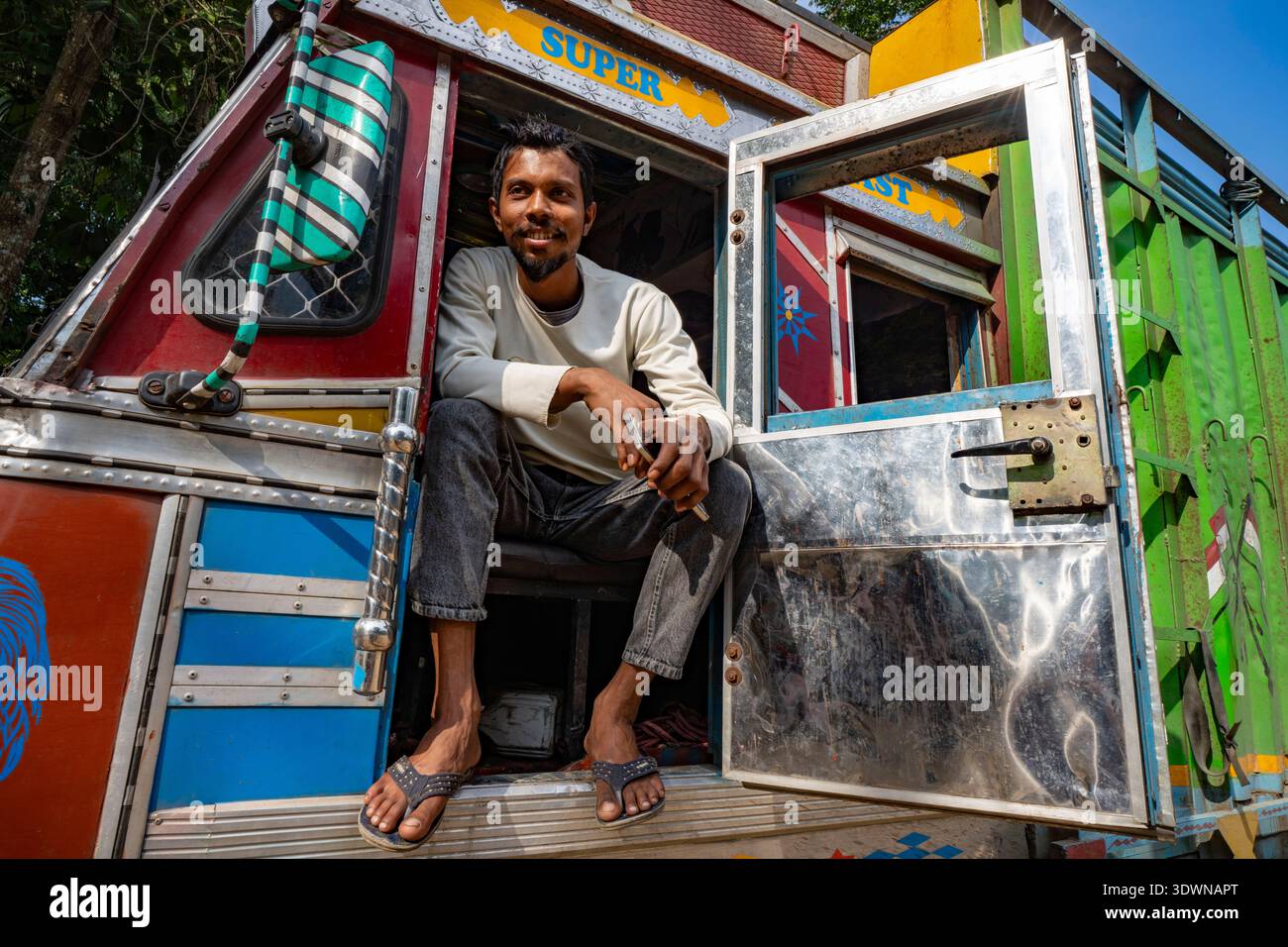 Indien, Assam, Numuligarh, Lkw-Fahrer Stockfoto