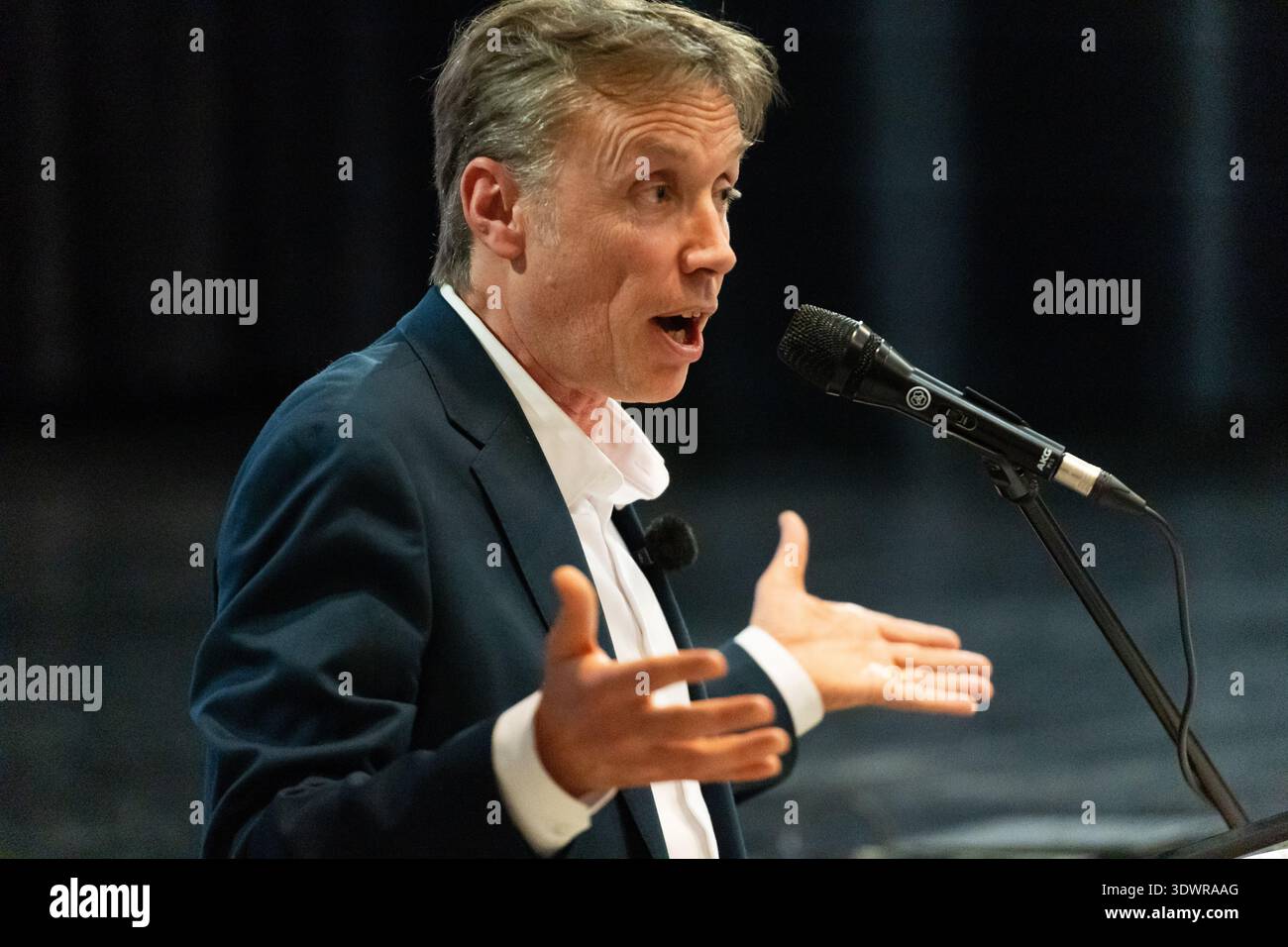 Regis Godec auf der Bühne im Gemeindehaus Lafourguette in Toulouse im Département Haute-Garonne in Südfrankreich am 18. Februar 2026. Franc Stockfoto
