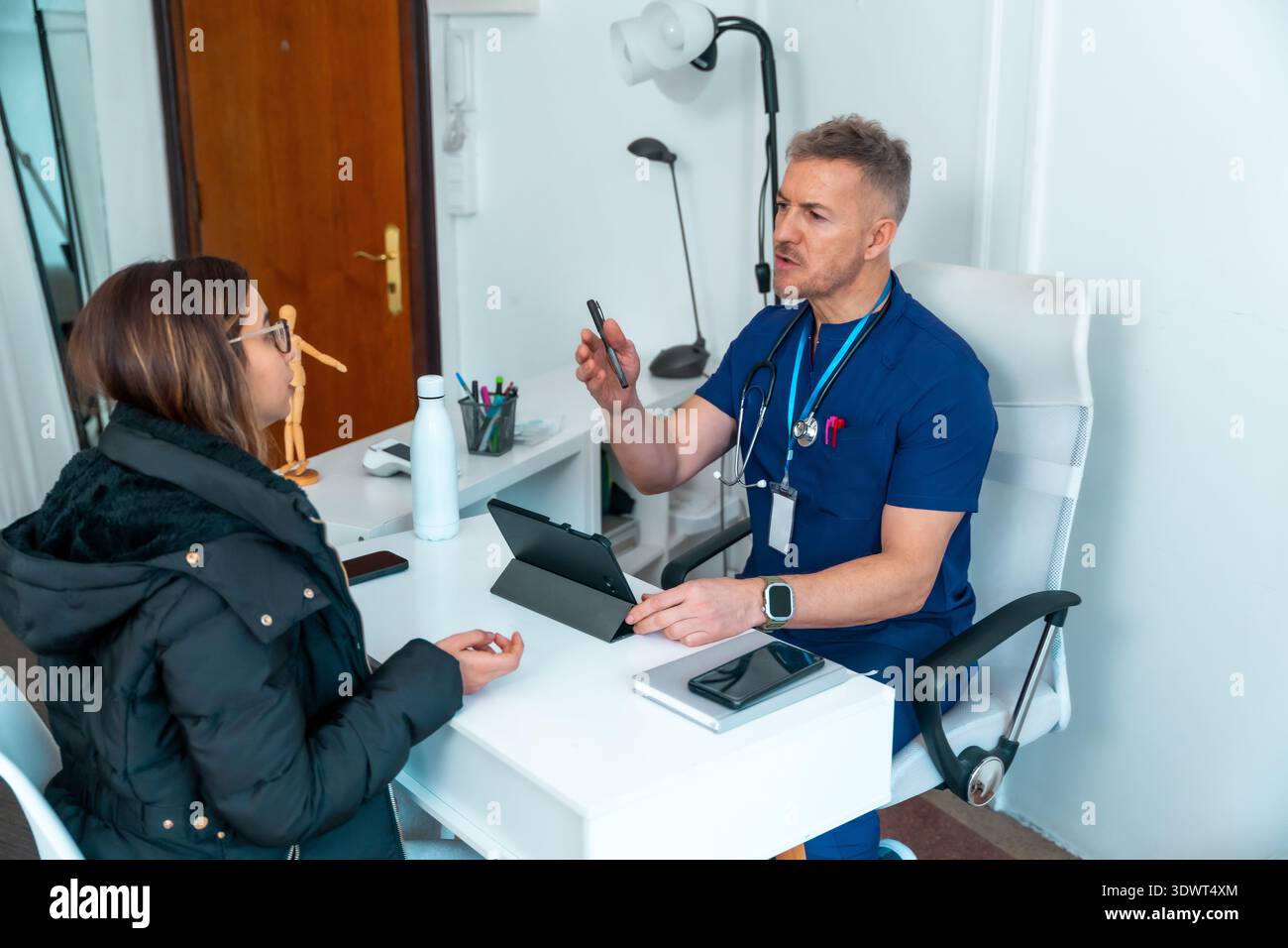 Arztberatung Patient über Gesundheit und medizinische Behandlung Stockfoto