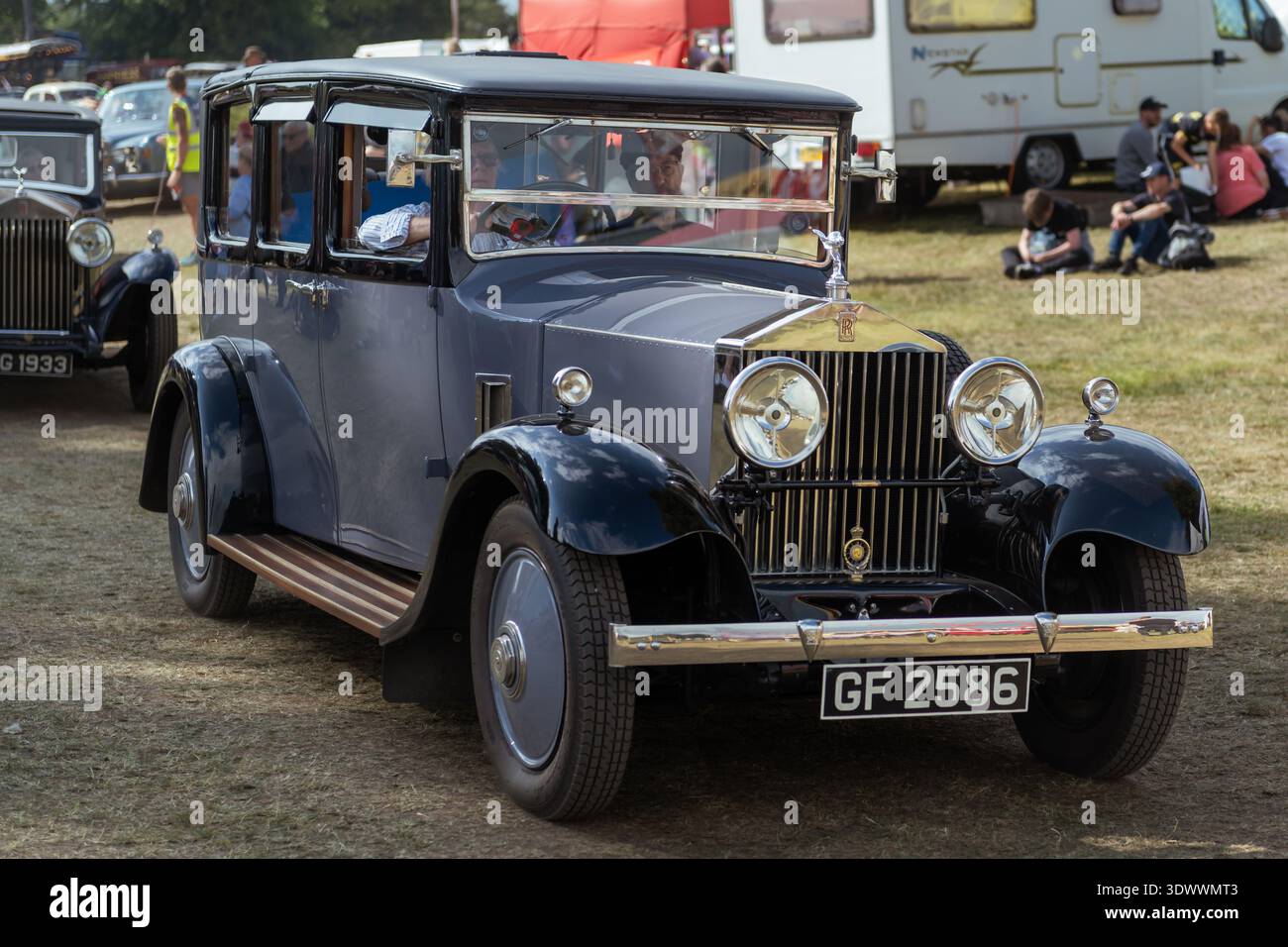 1933 Rolls-Royce 20/25 Limousine GF 2586 in grau-schwarz auf der Astle Park Traction Engine Rally 2025. Stockfoto