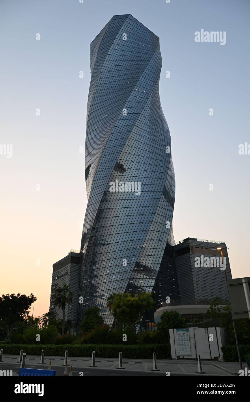 Bahrain, Manama, Bahrain Bay - Panoramablick über die Skyline bei Sonnenuntergang Stockfoto