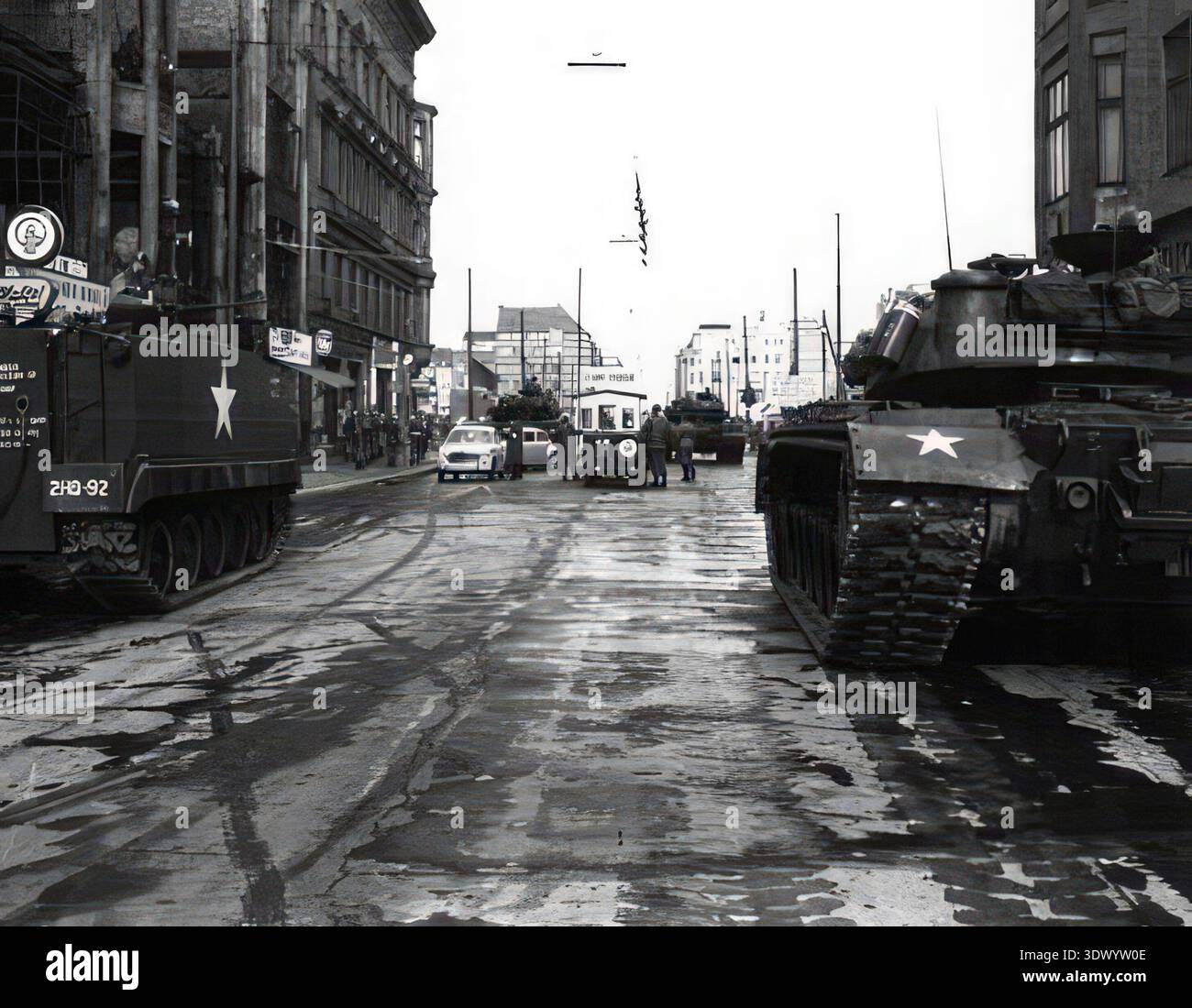 Amerikanische Panzer am Checkpoint Charlie in Berlin. 27. Oktober 1961. Stockfoto