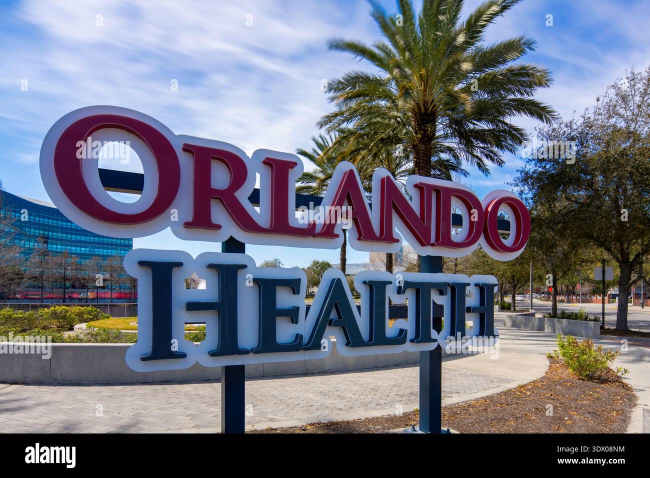 Orlando, FL, USA - 25. Februar 2026: Orlando Health Sign by Lake Beauty Stockfoto