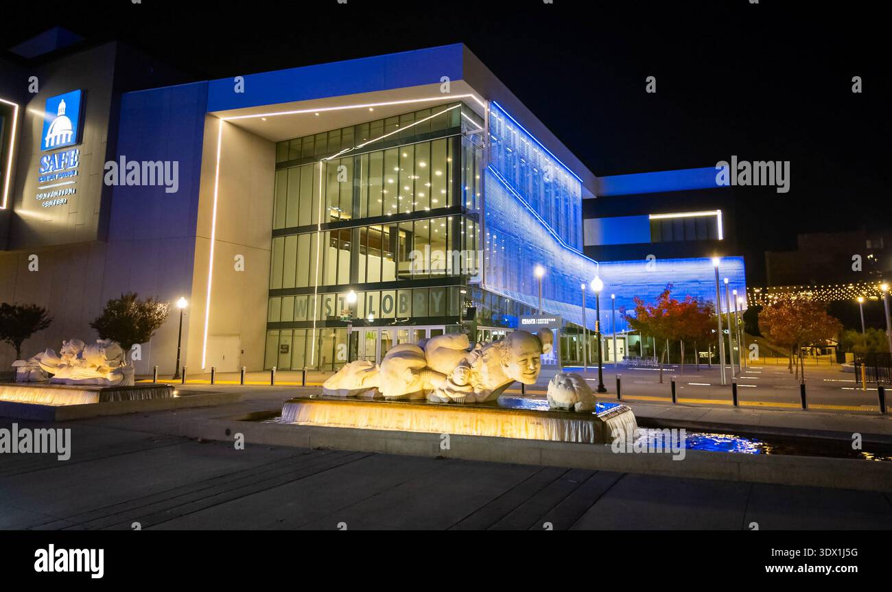 SAFE Credit Union Convention Center Night Sacramento California Stockfoto