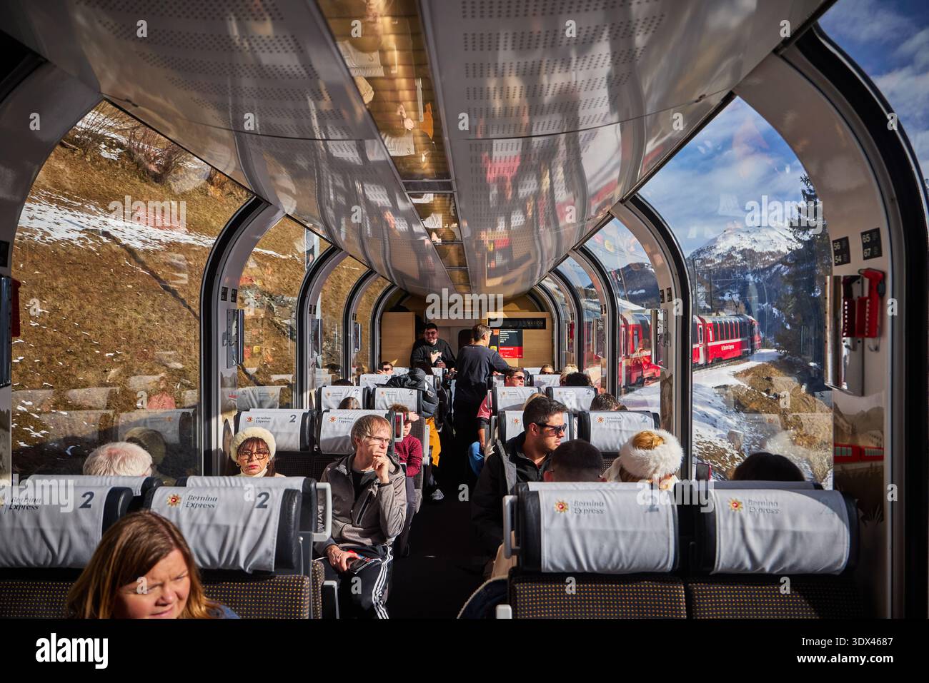 Tirano Norditalien, im Valtellina-Tal nahe der Schweizer Grenze. Bernina Express, landschaftlich reizvolle UNESCO-Weltkulturerbe, Touristenzugstrecke nach St. Moritz Stockfoto
