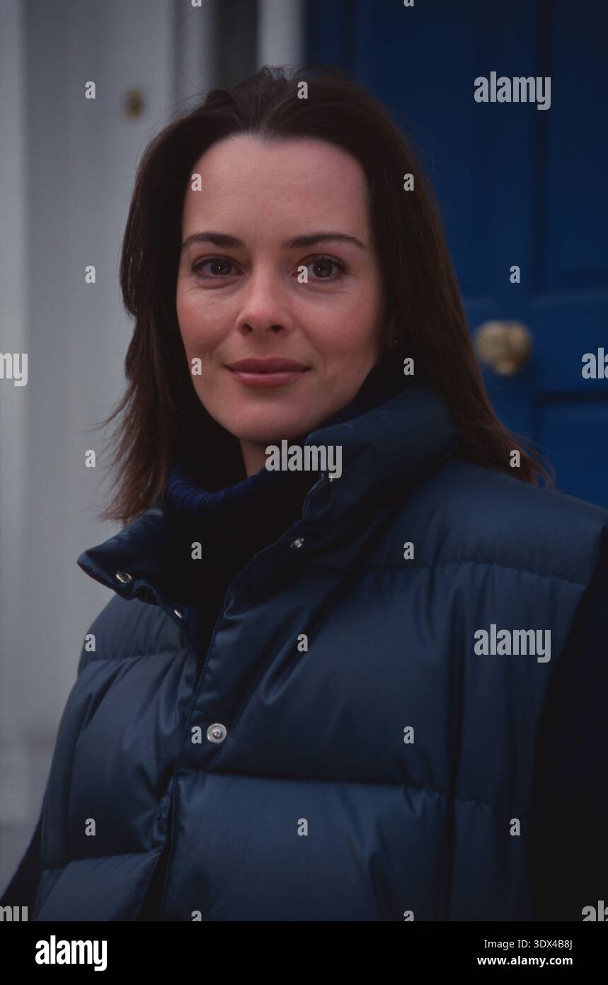 Lifestyle. Außenporträt einer jungen Frau in der Stadt. Stockfoto