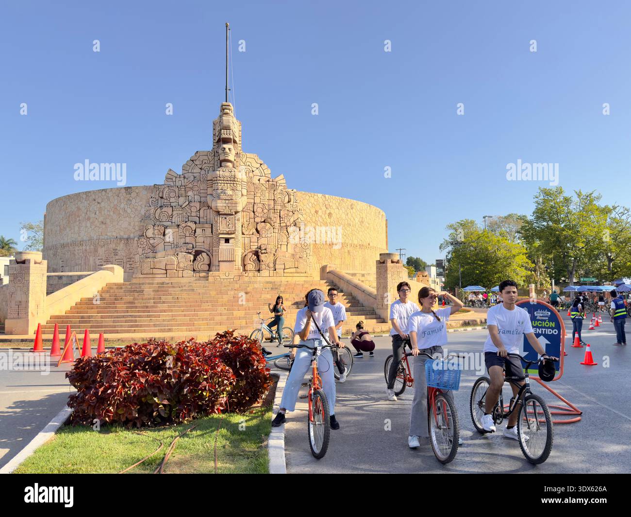 BICI Ruta Aktivität am Paseo Montejo am Sonntag, Merida Mexiko - Smartphone-aufgenommenes Stockfoto