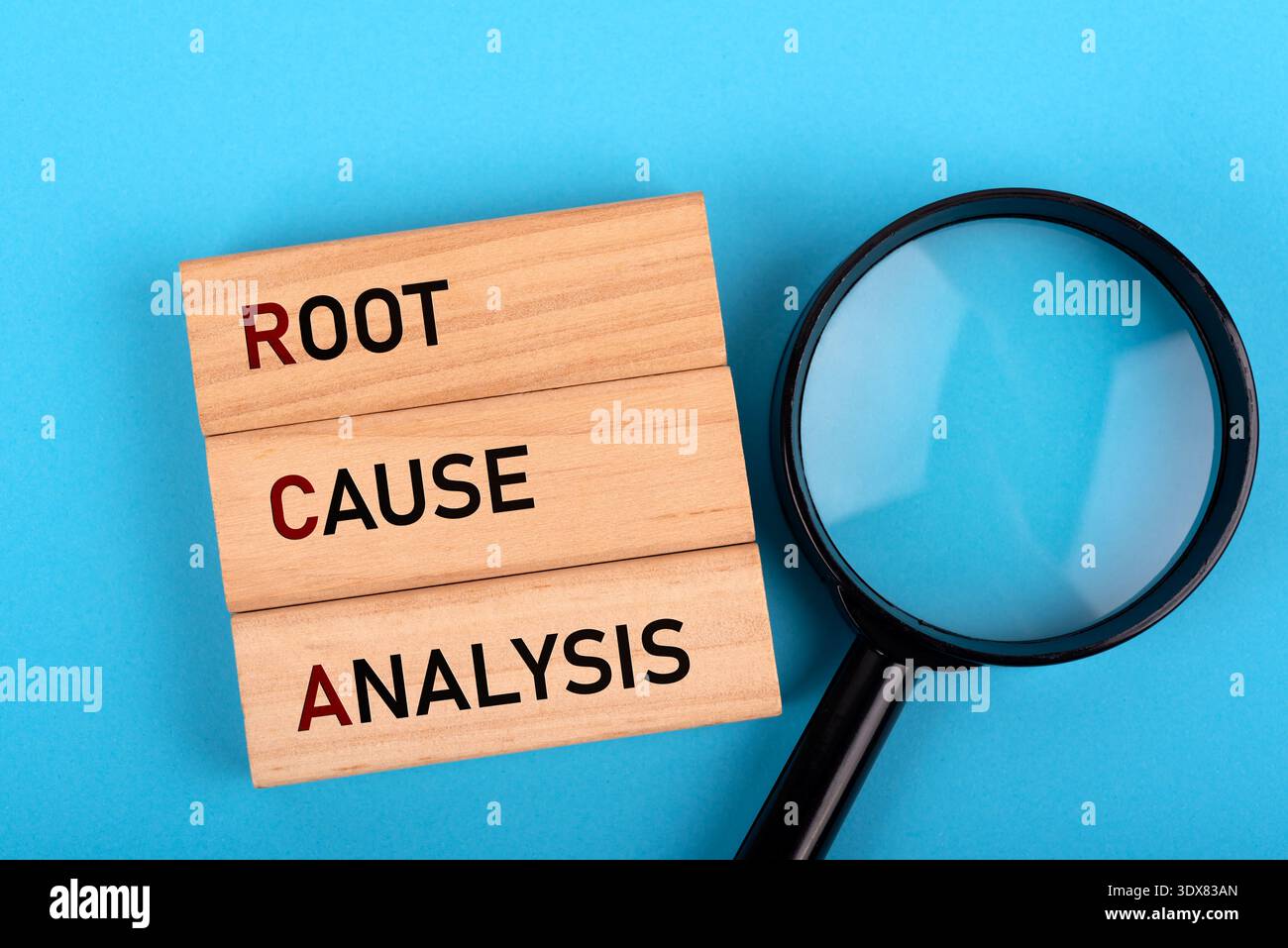 Holzblock mit Wort Ursachenanalyse Geschäftskonzept Stockfoto