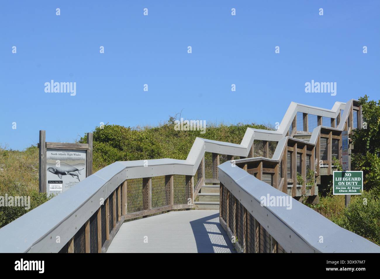 Gang mit dem Atlantischen Ozean. Aussichtspunkt für Glattwale Stockfoto